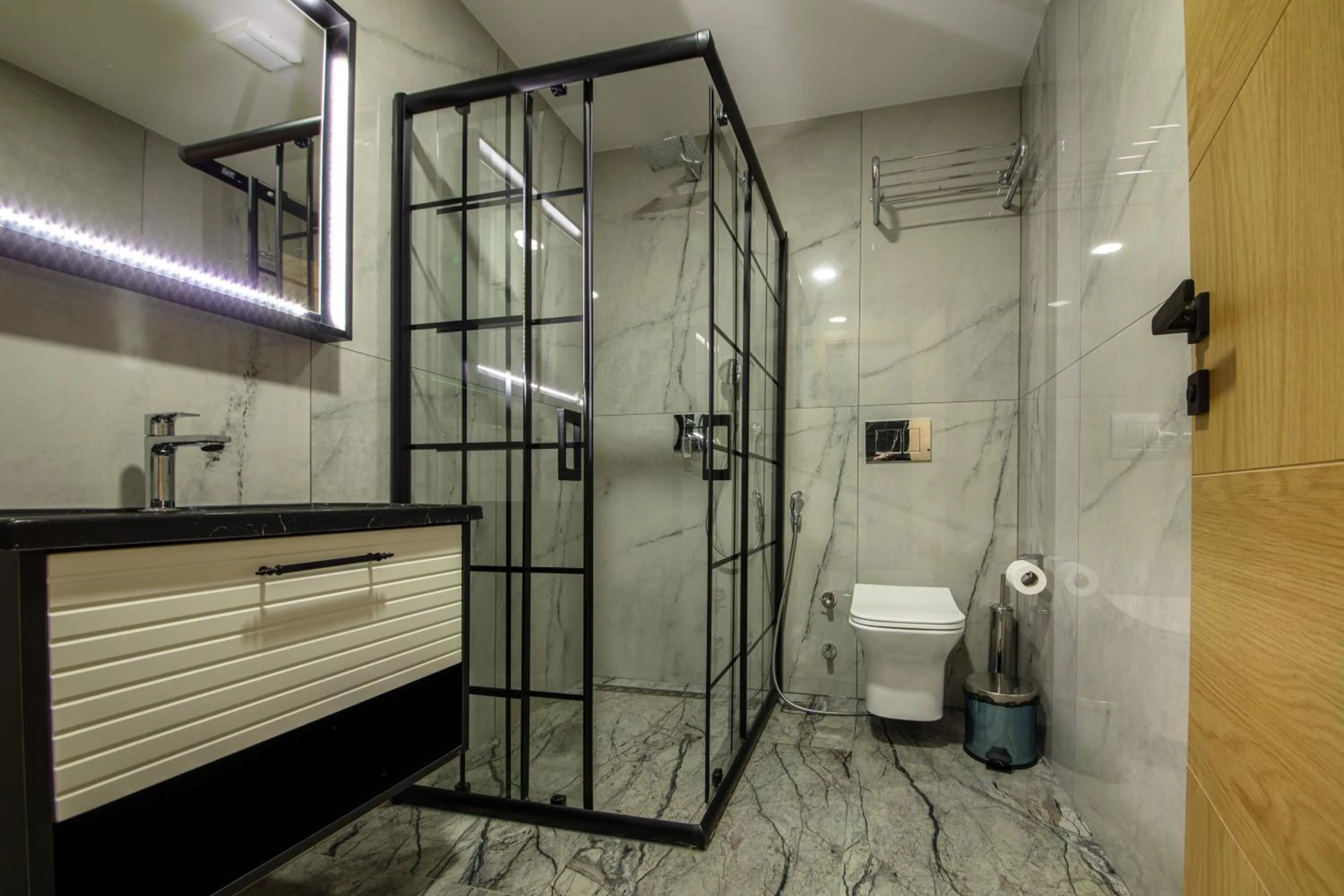 Shower in Air Barbaros Hotel Trabzon