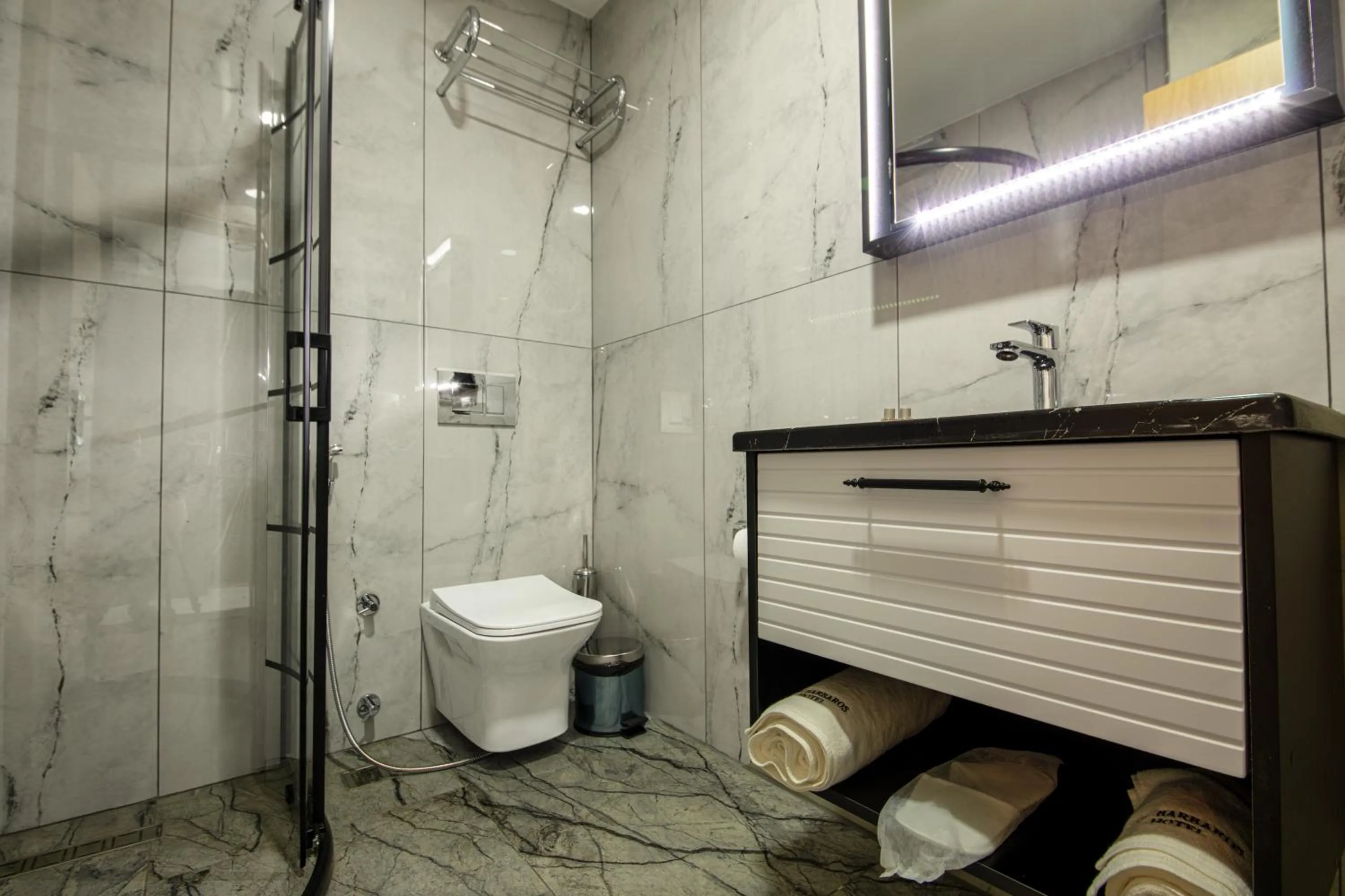 Shower in Air Barbaros Hotel Trabzon