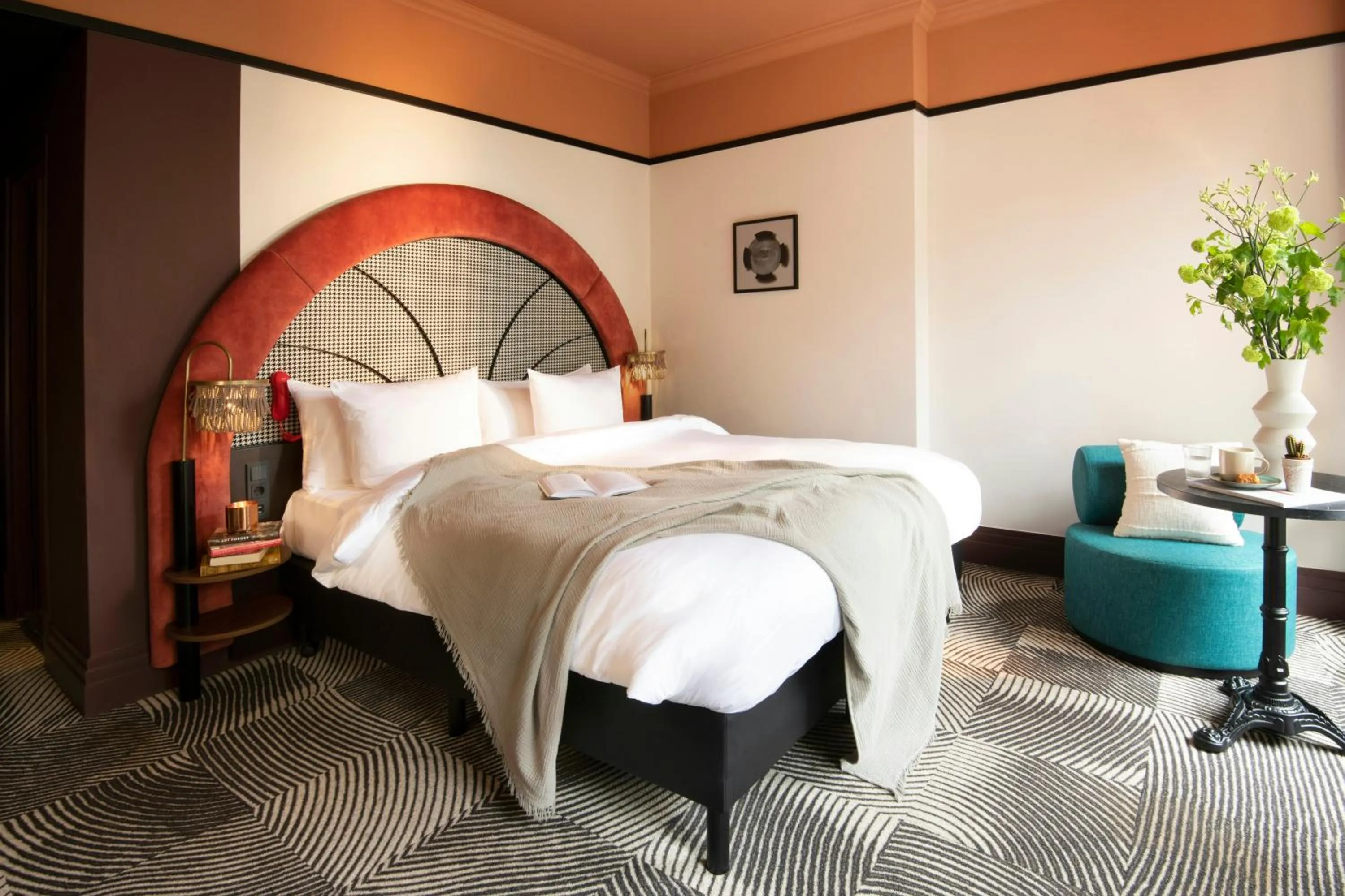 Photo of the whole room, Bed in Jan Luyken Amsterdam