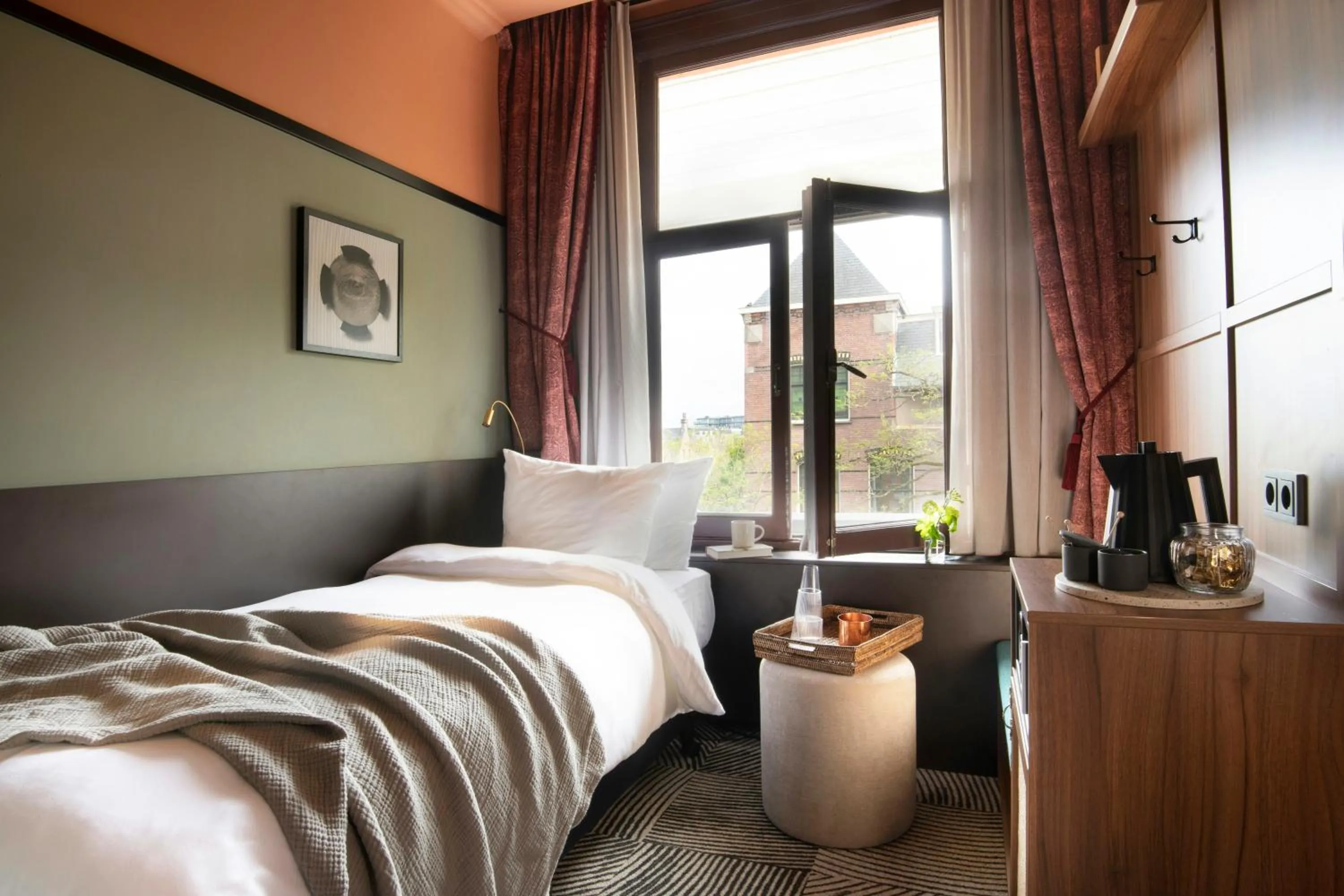 Photo of the whole room, Bed in Jan Luyken Amsterdam