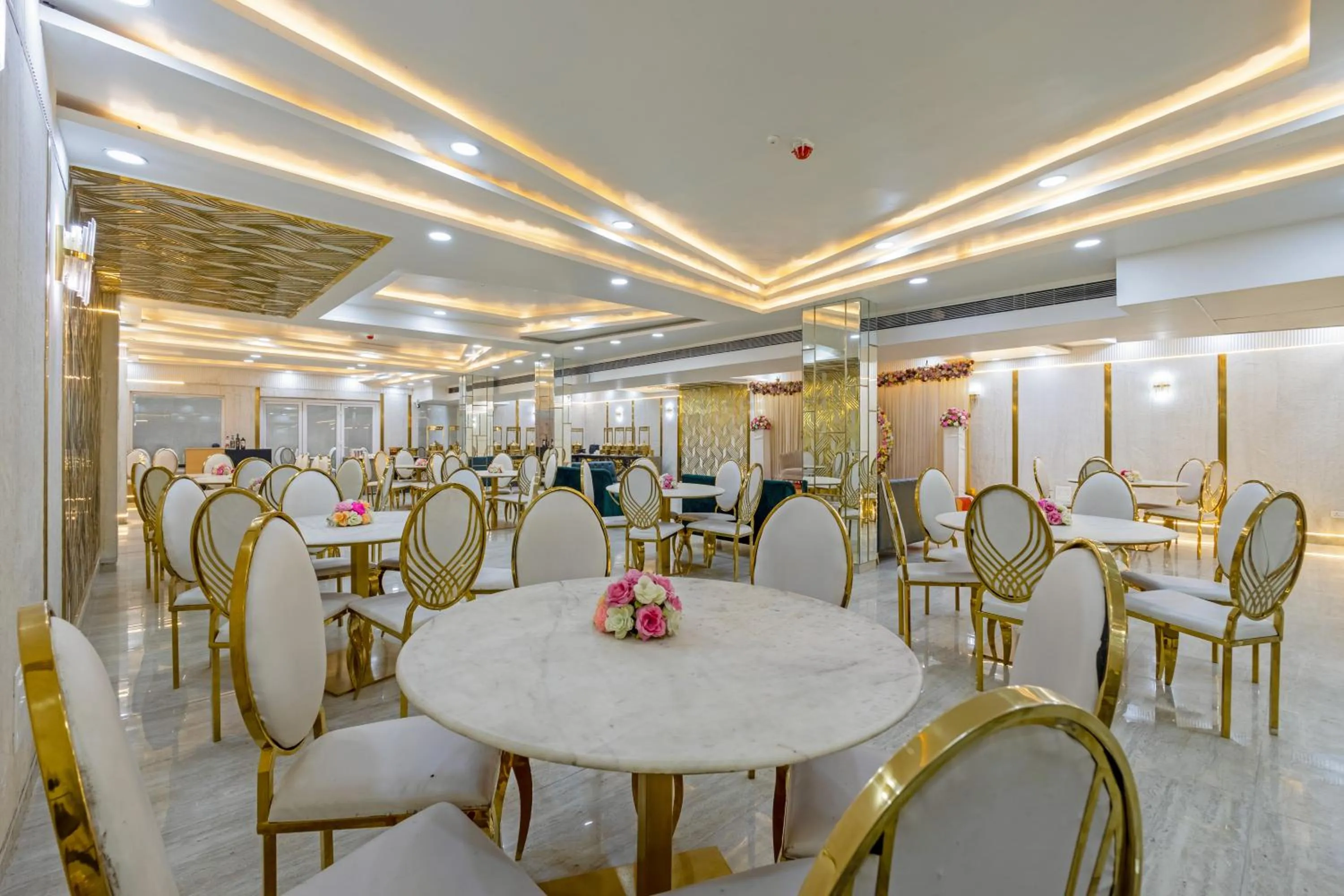 Banquet/Function facilities in Aadat Hotel Subhash Chowk Gurgaon