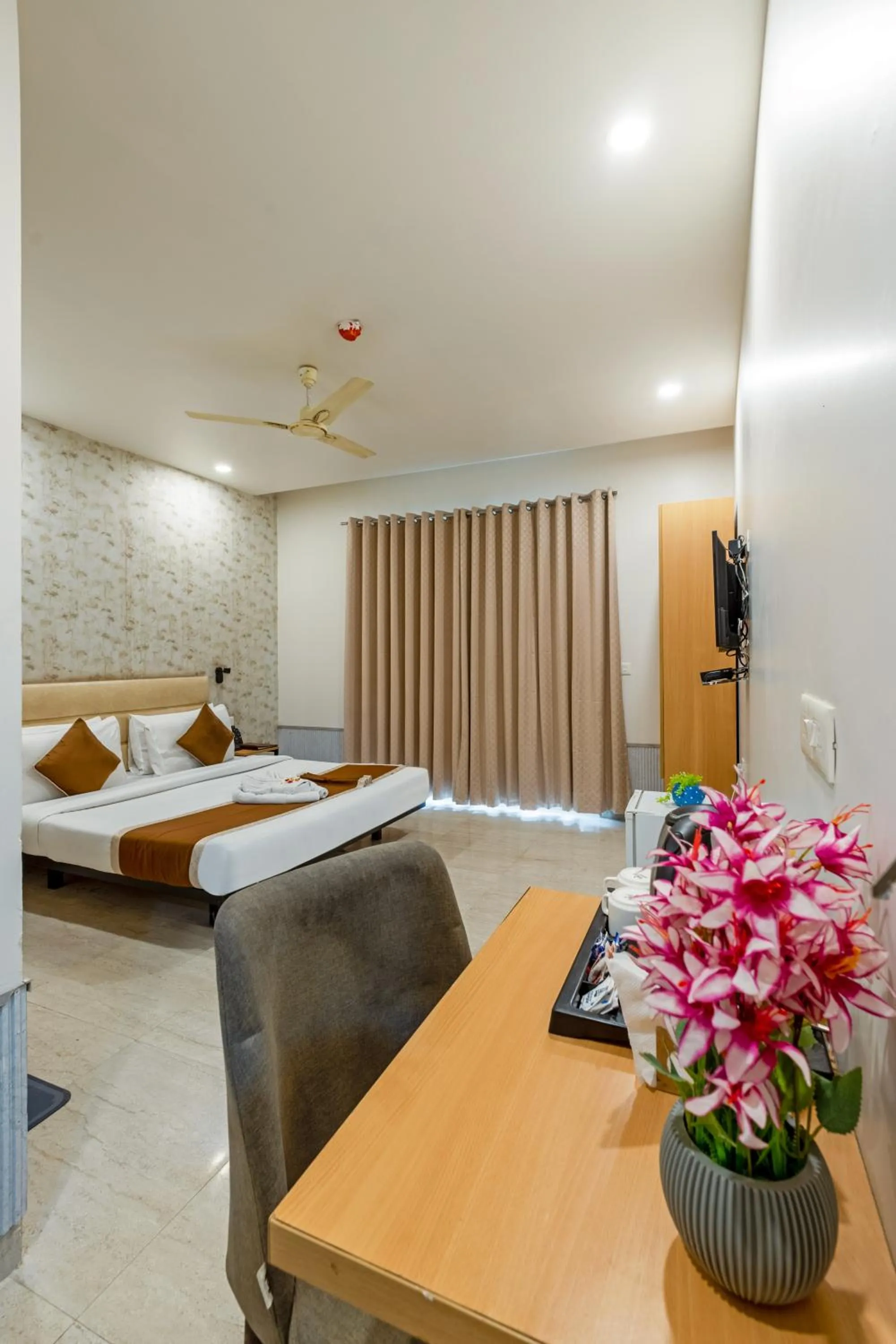 Photo of the whole room, Bed in Aadat Hotel Subhash Chowk Gurgaon