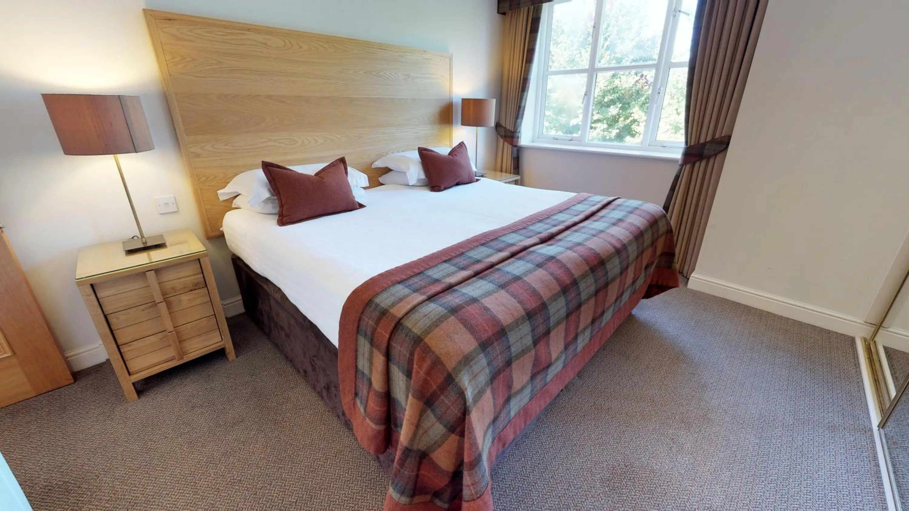 Bed in Elmers Court Hotel