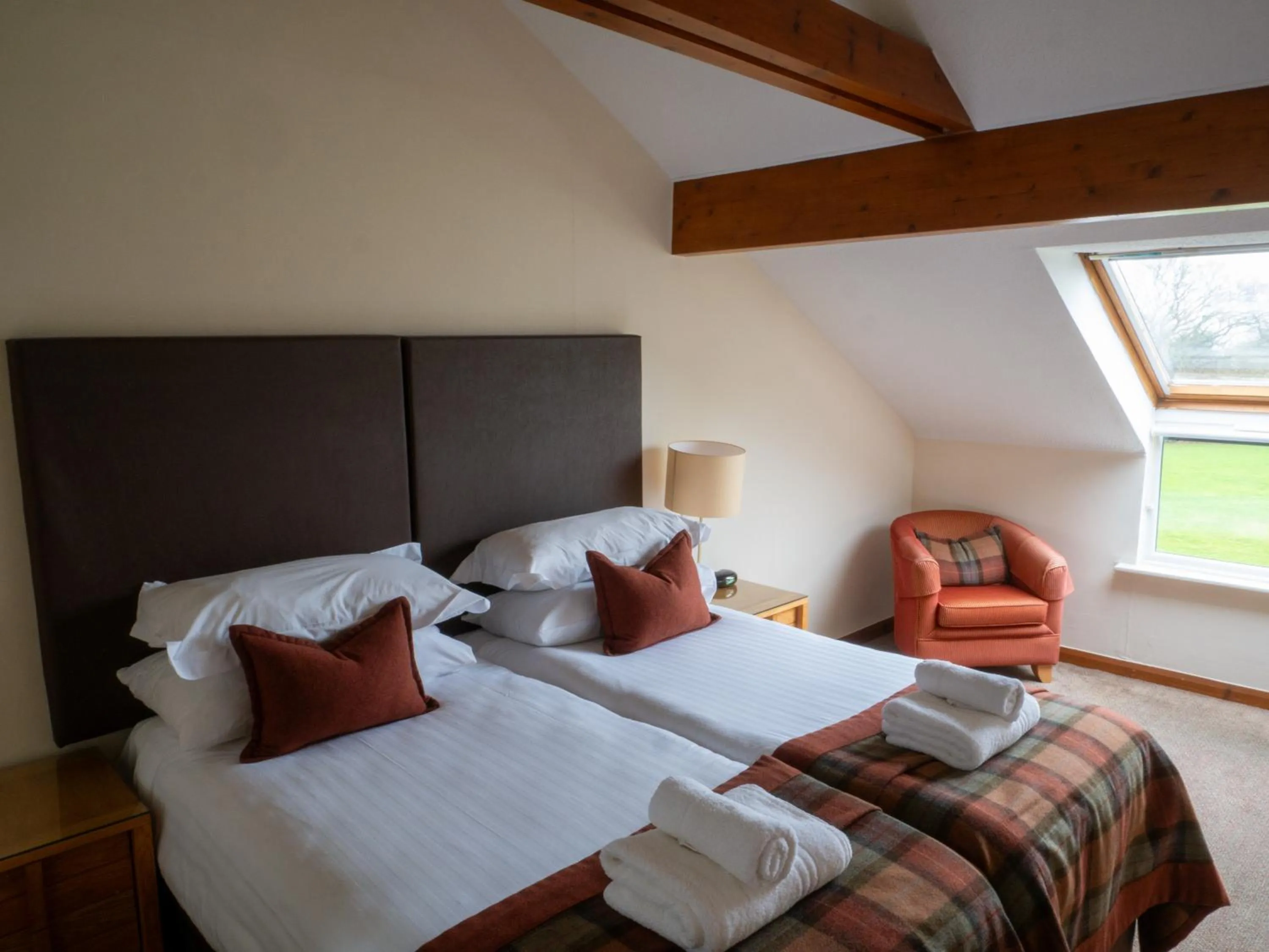 Bed in Elmers Court Hotel