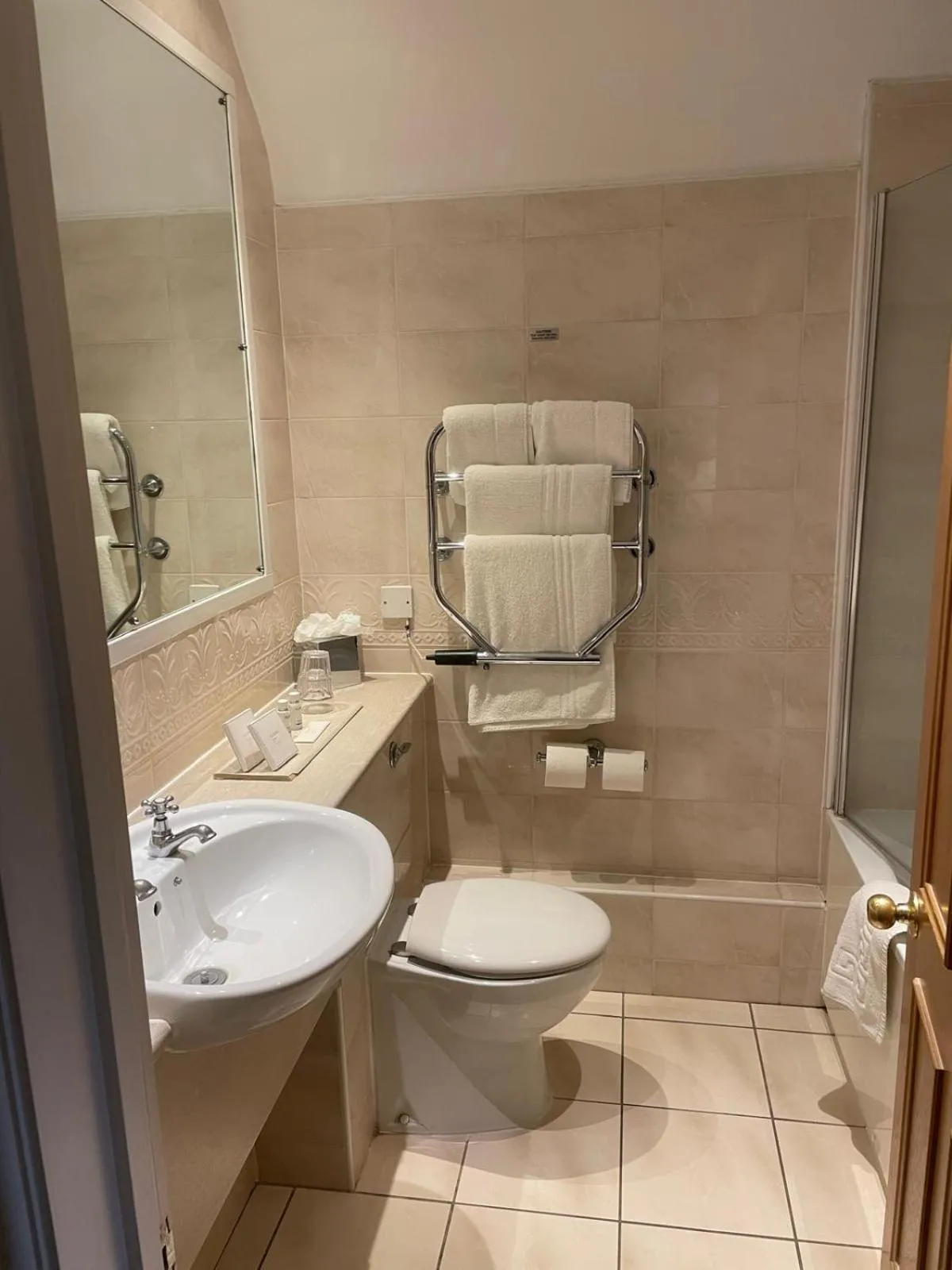 Bedroom in Elmers Court Hotel