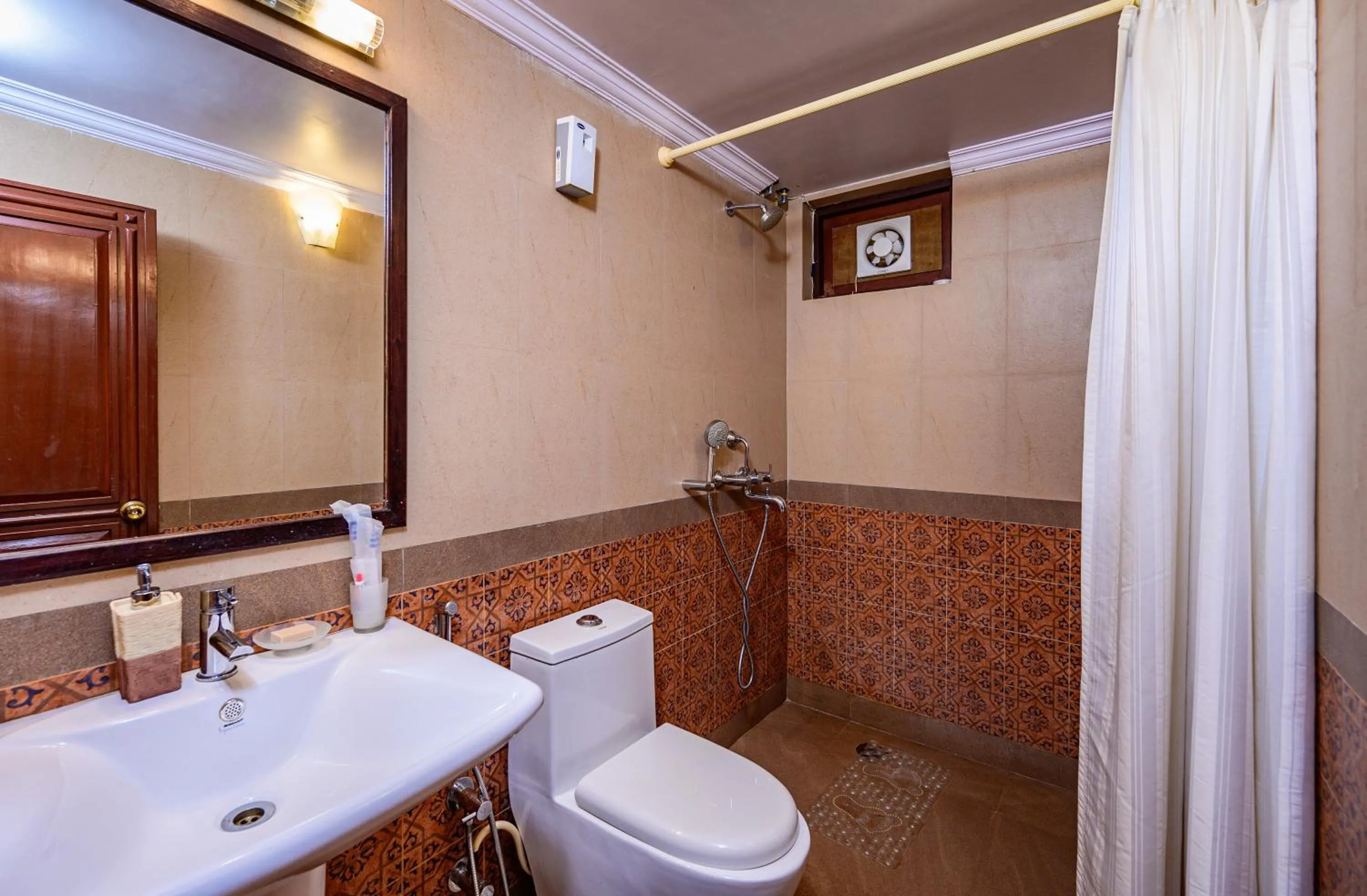 Shower in Neemrana's Three Waters