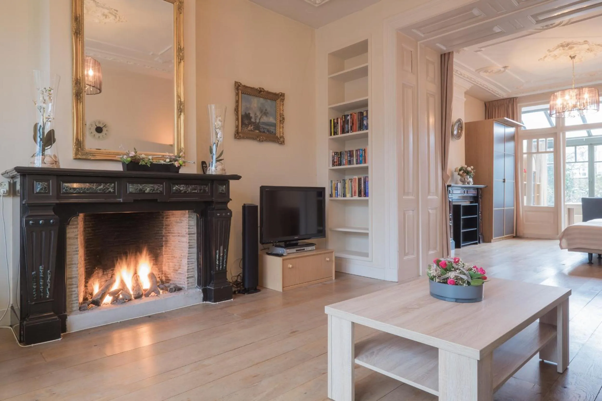 TV and multimedia in Hotel Van Walsum