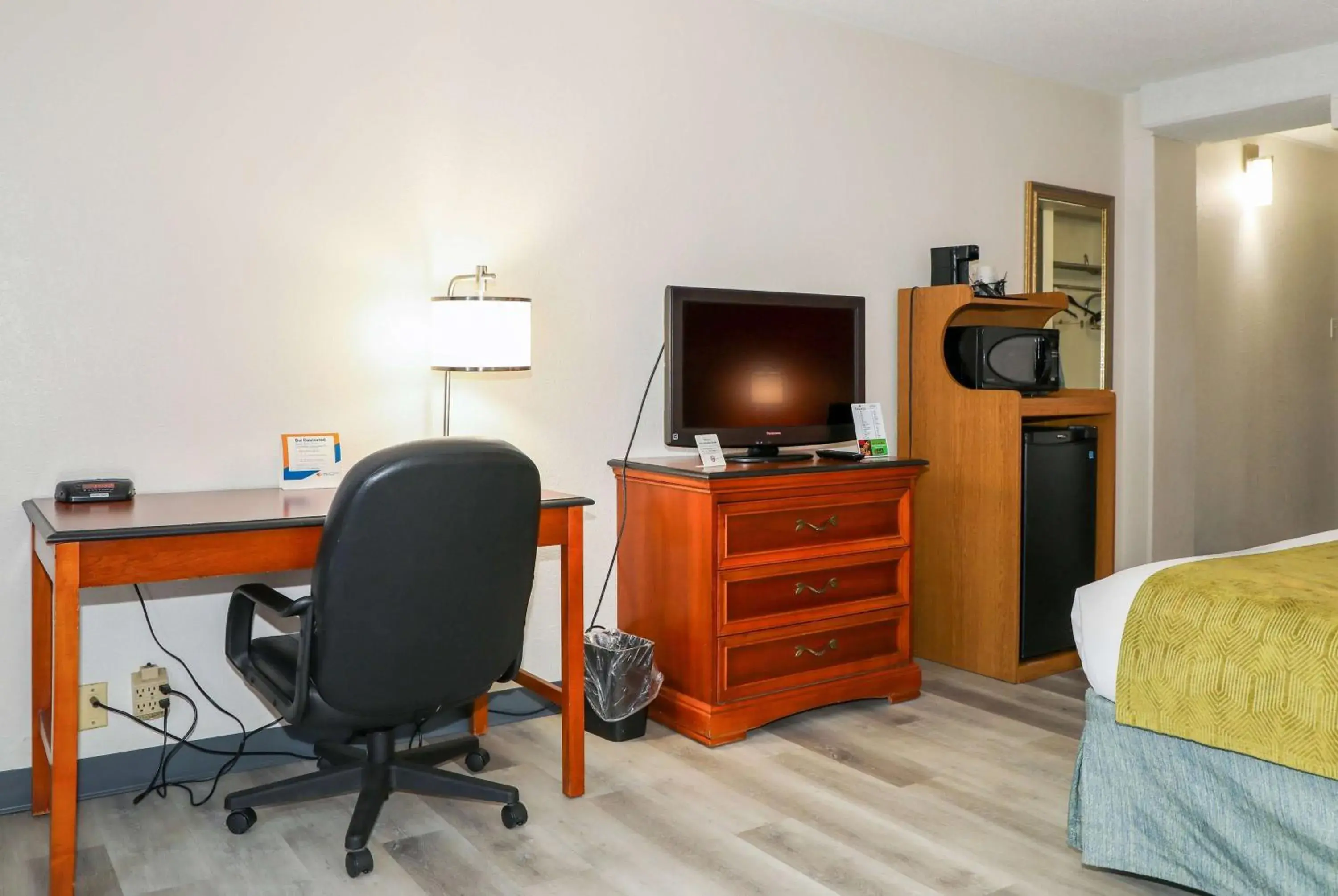 King Room - Non-Smoking in Ramada by Wyndham Cumberland Downtown King Room - Non-Smoking in Ramada by Wyndham Cumberland Downtown