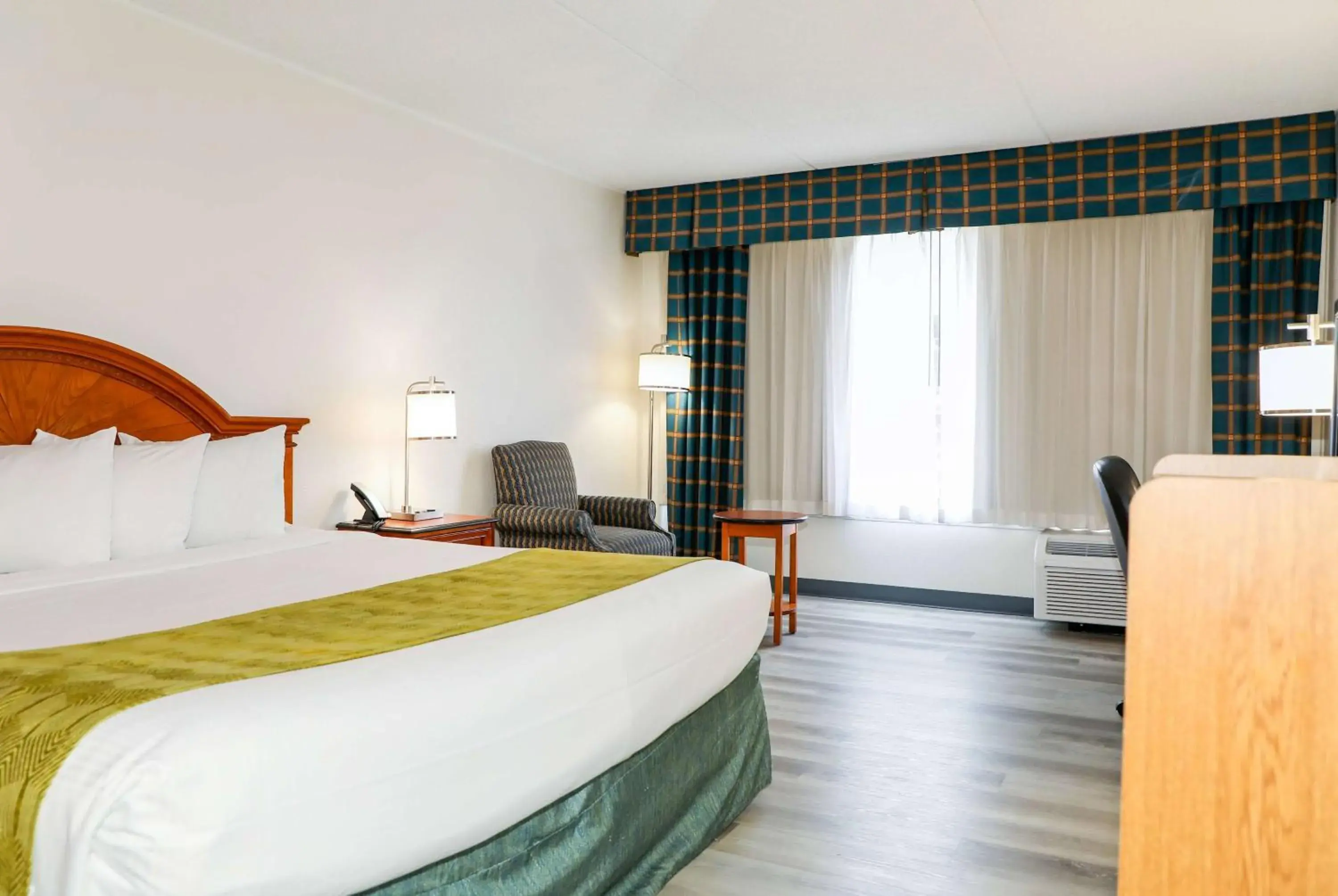 Photo of the whole room, Bed in Ramada by Wyndham Cumberland Downtown Photo of the whole room, Bed in Ramada by Wyndham Cumberland Downtown