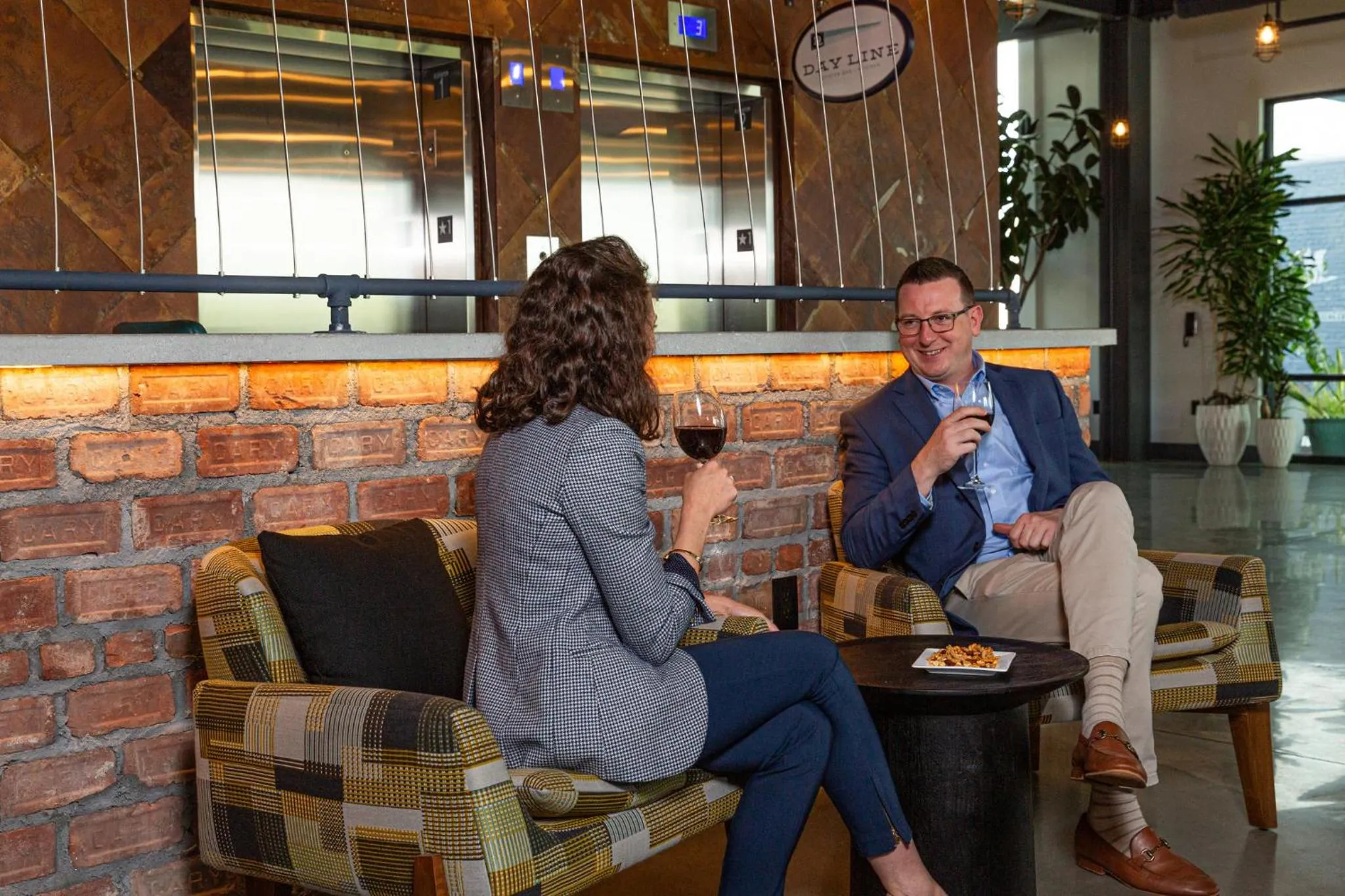 Lounge or bar in voco James Newbury Hudson Valley by IHG