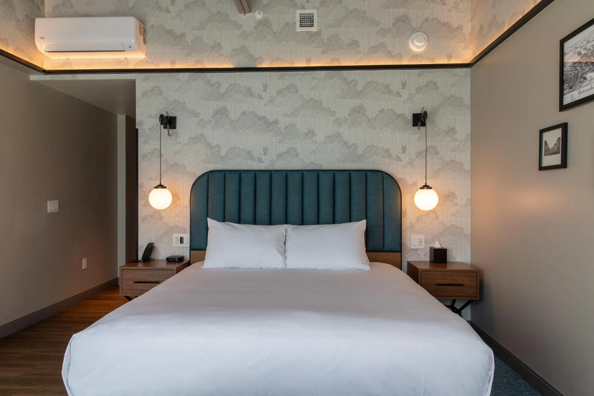 Photo of the whole room, Bed in voco James Newbury Hudson Valley by IHG