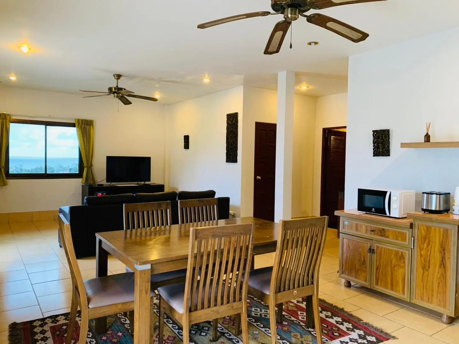 Communal lounge/ TV room in Scan House Apartment