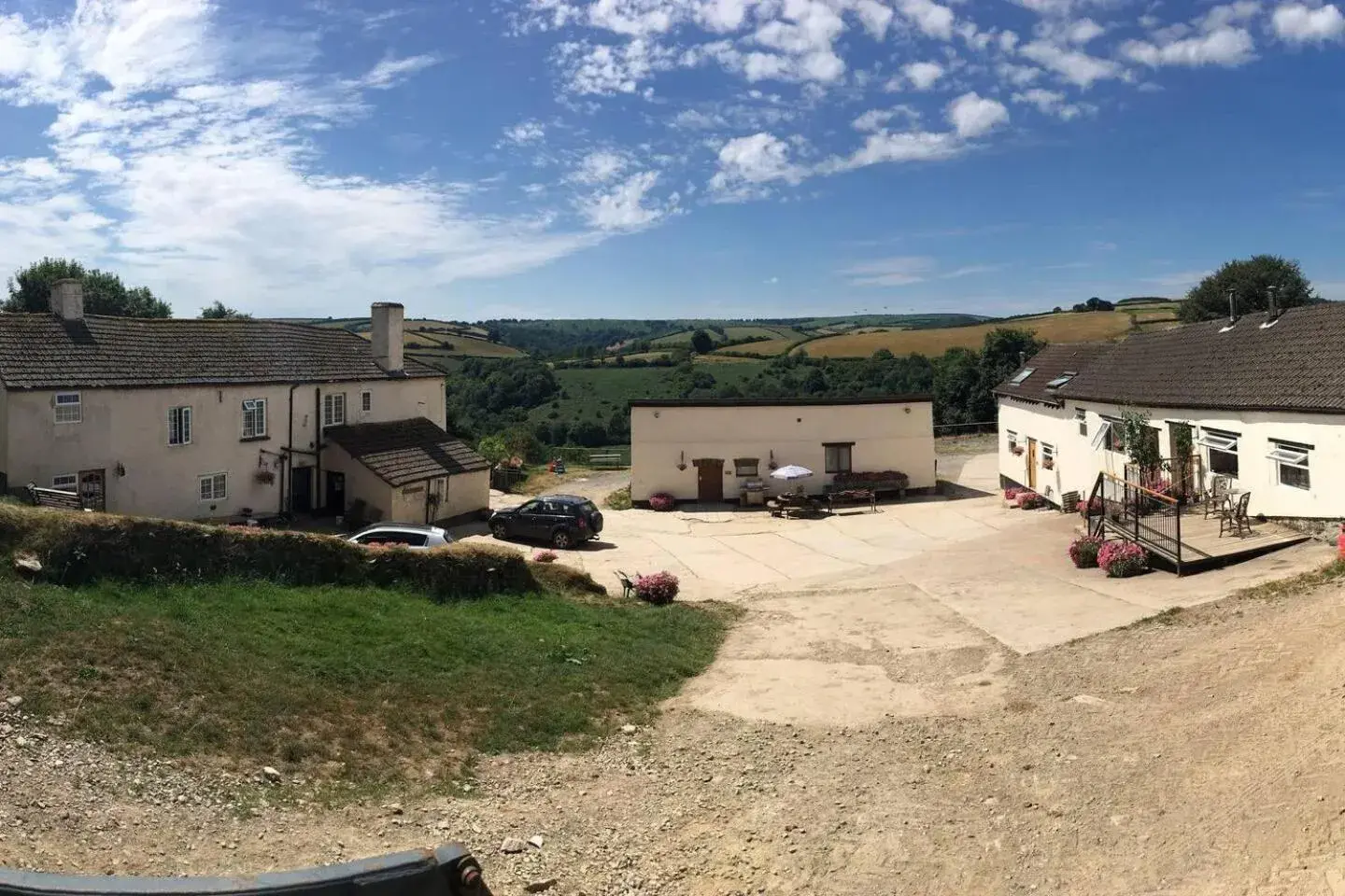 Farmhouse - Sleeps 6 & Pets Allowed Farmhouse - Sleeps 6 & Pets Allowed
