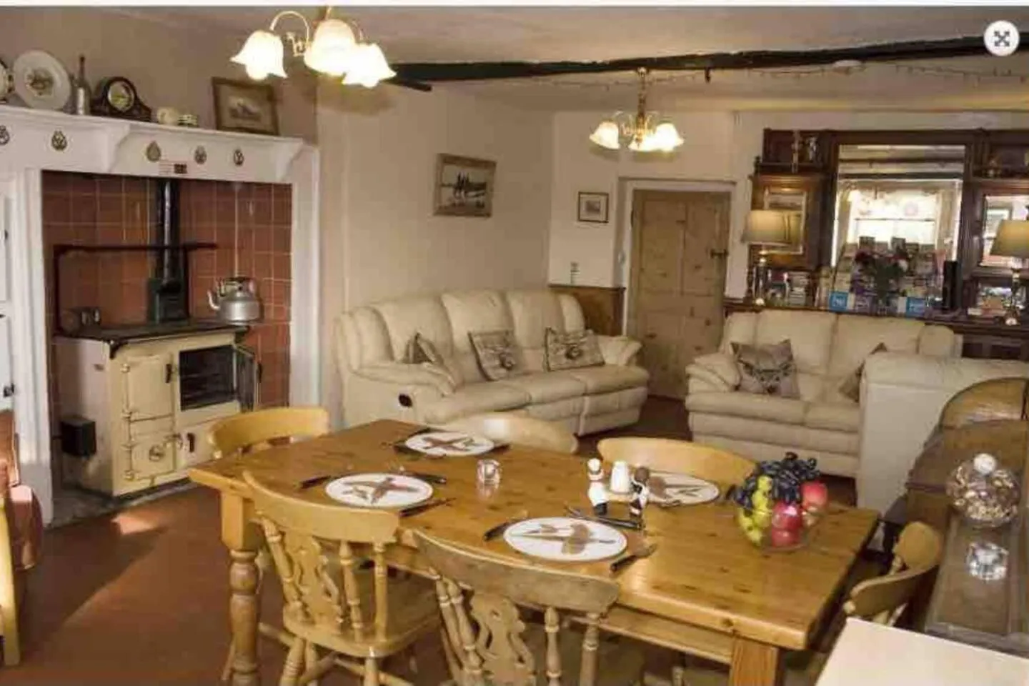 Farmhouse - Sleeps 6 & Pets Allowed