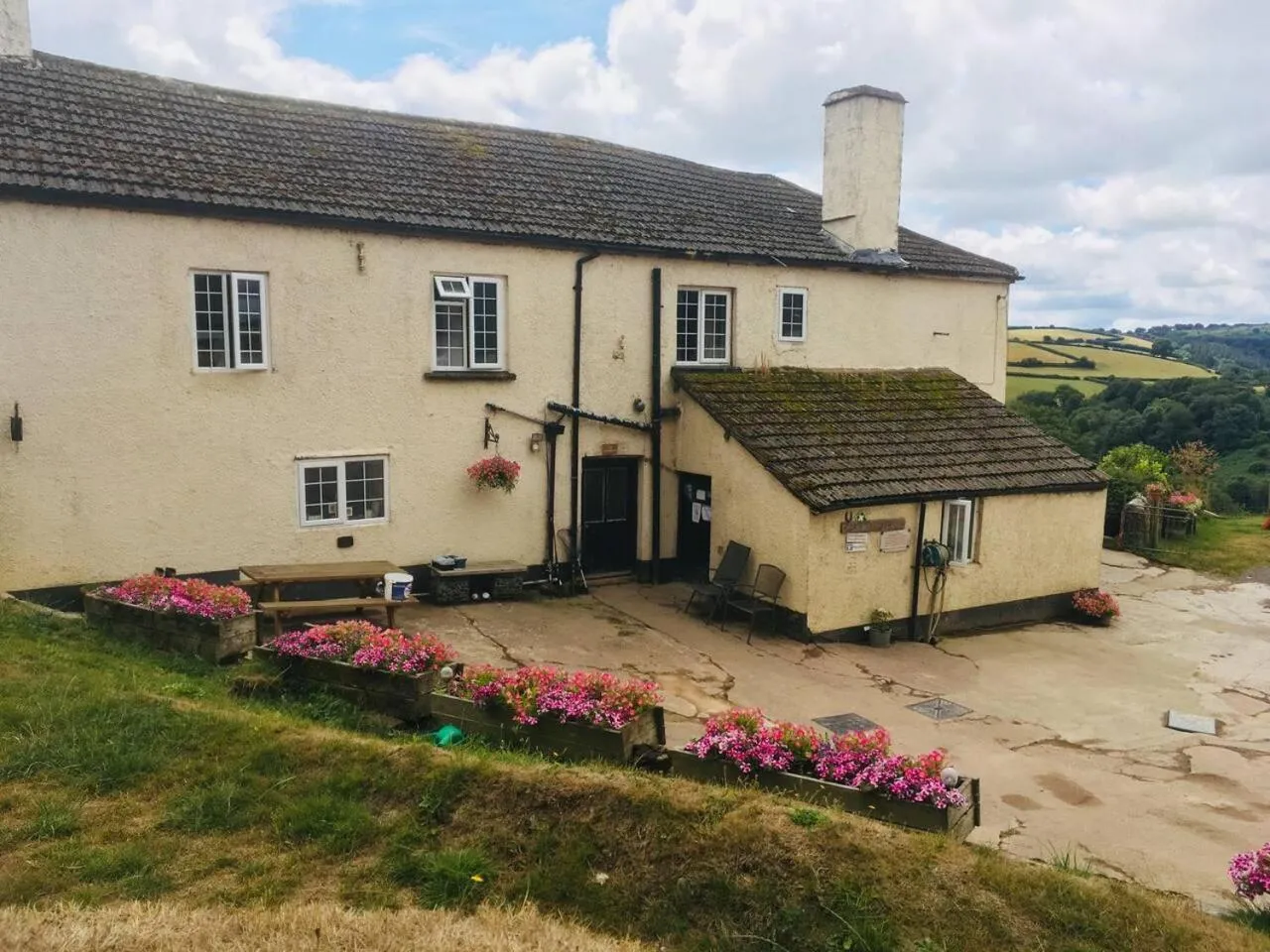 Farmhouse - Sleeps 6 & Pets Allowed