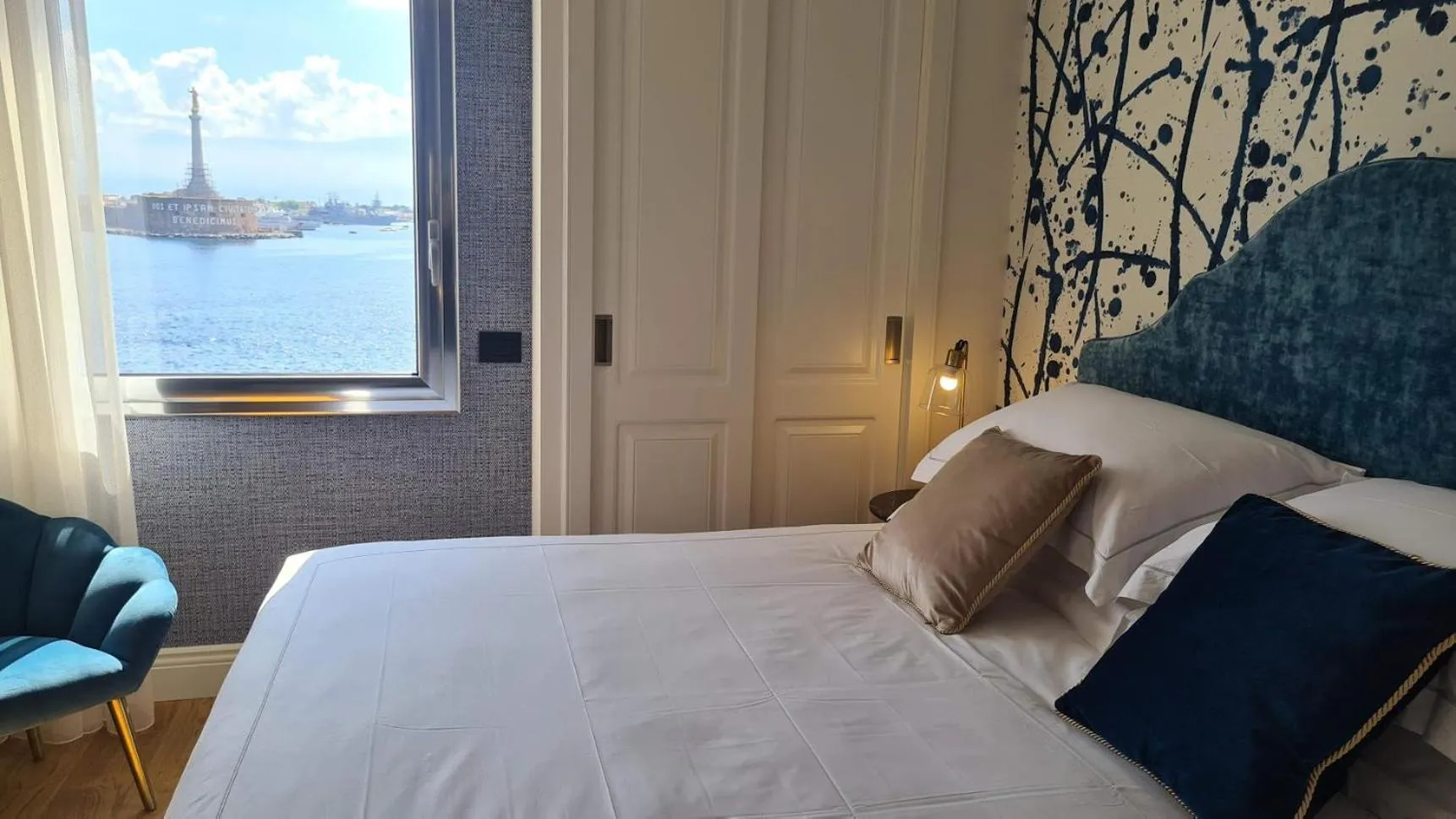 Sea view, Bed in Jolly Charme Suite