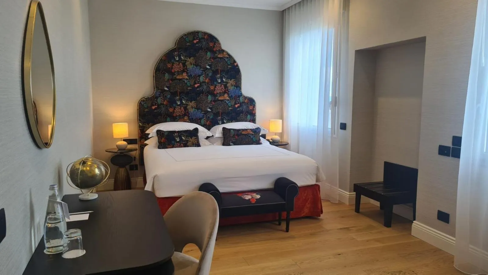 Photo of the whole room, Bed in Jolly Charme Suite