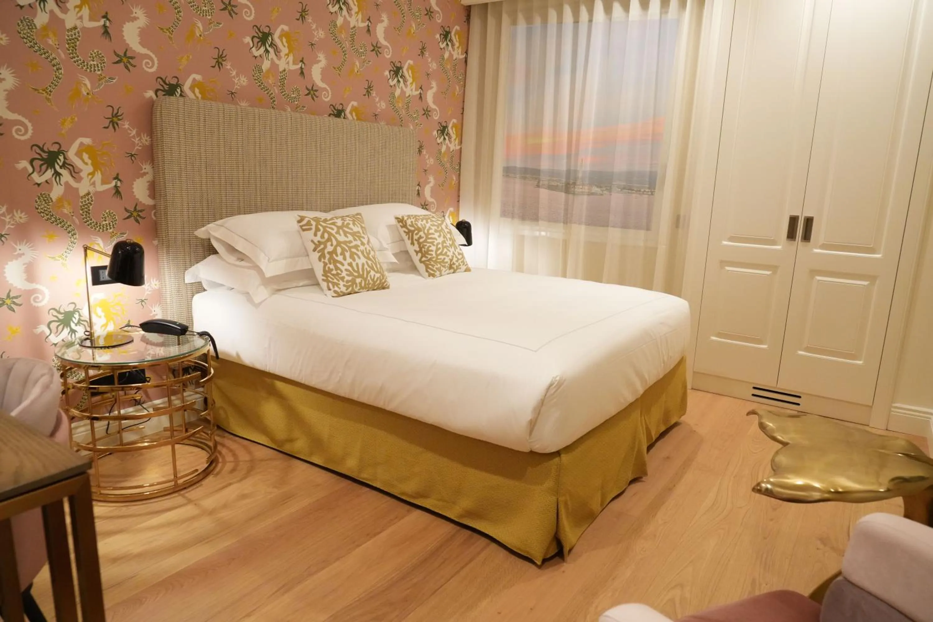 Photo of the whole room, Bed in Jolly Charme Suite