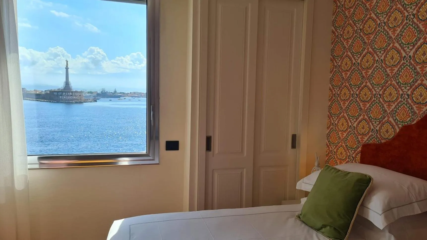 Sea view, Bed in Jolly Charme Suite