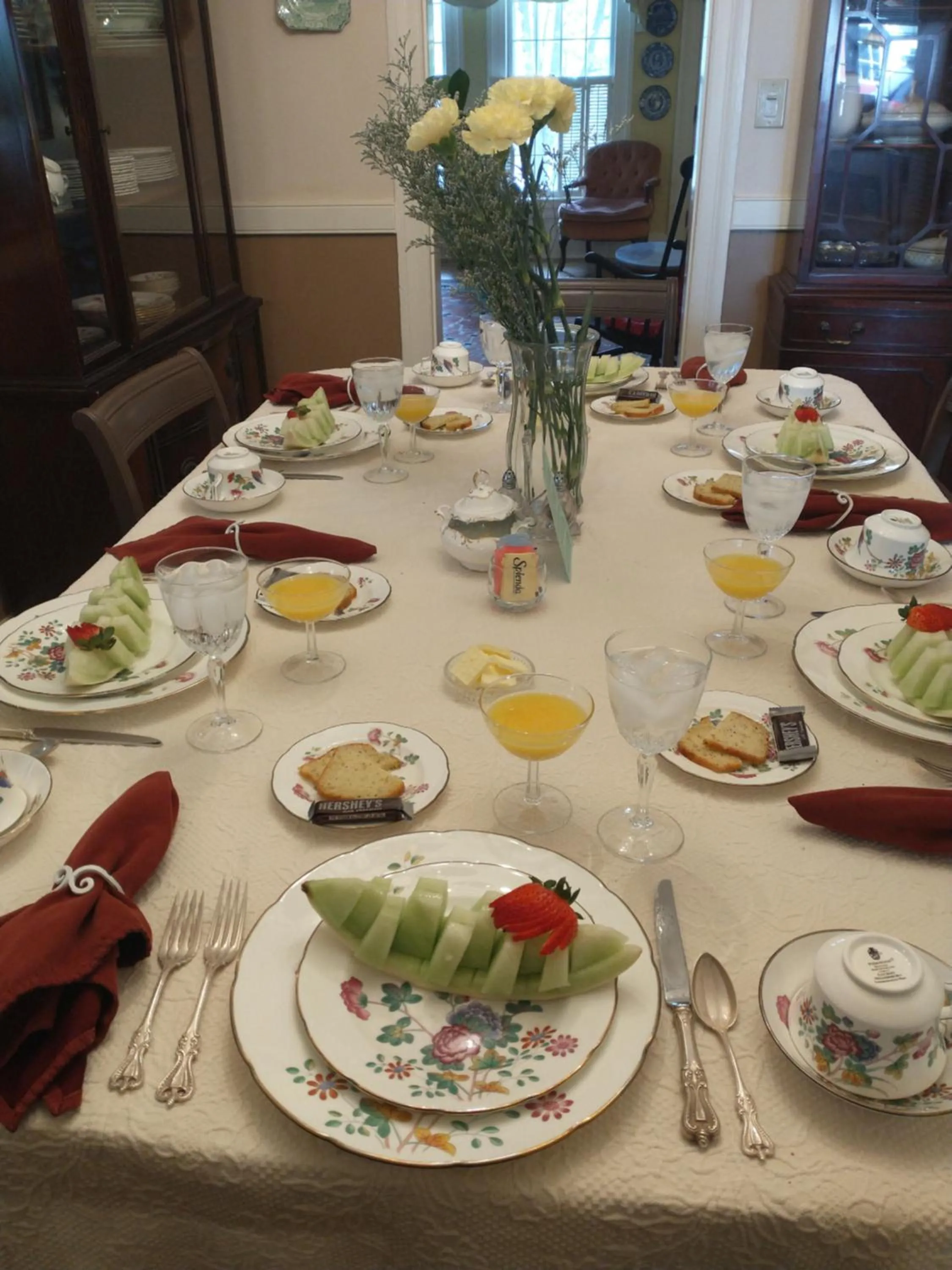 Breakfast in The White House Inn