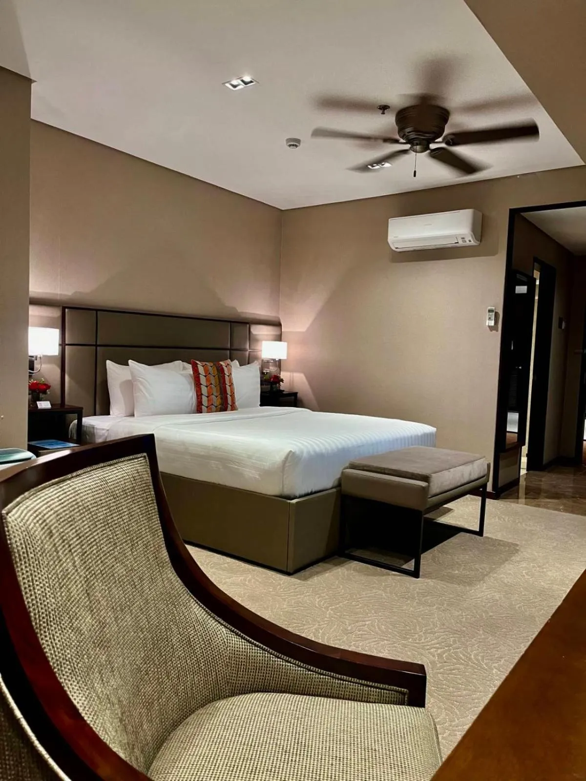 Photo of the whole room, Bed in The Plaza Garden Hotel and Residences