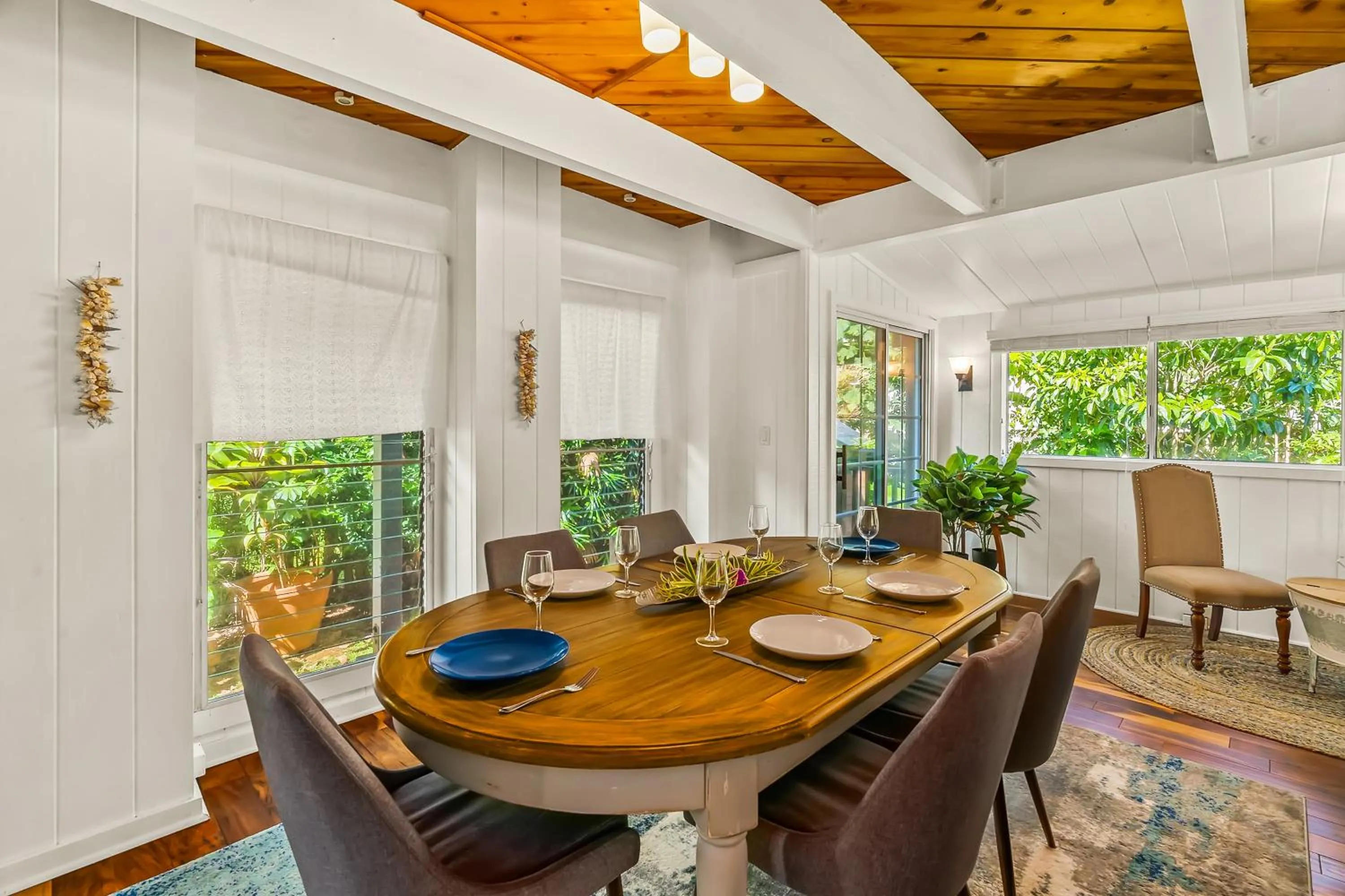 Dining area in Emmalani 3BR Princeville Villa with Private Pool