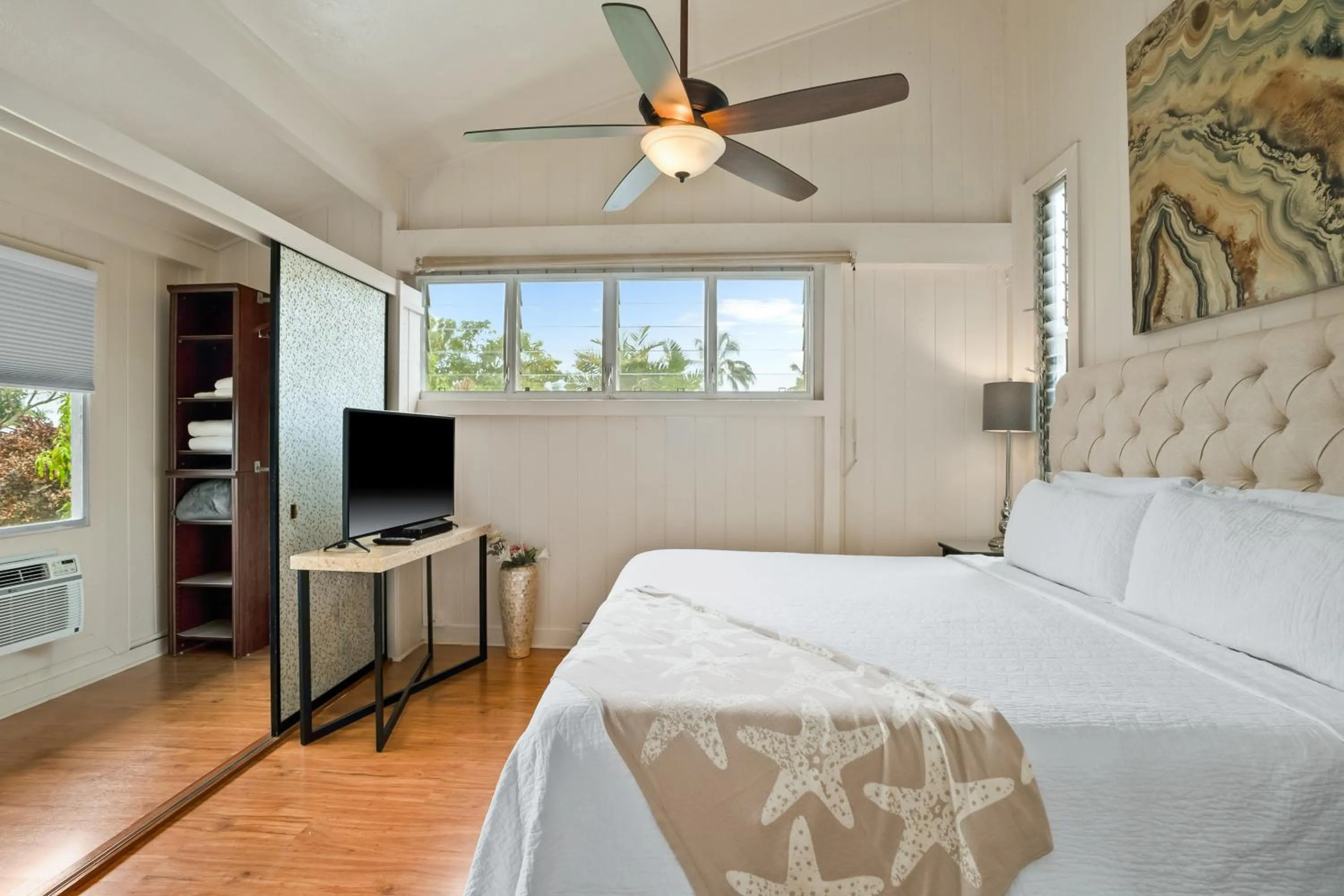 Bed in Emmalani 3BR Princeville Villa with Private Pool