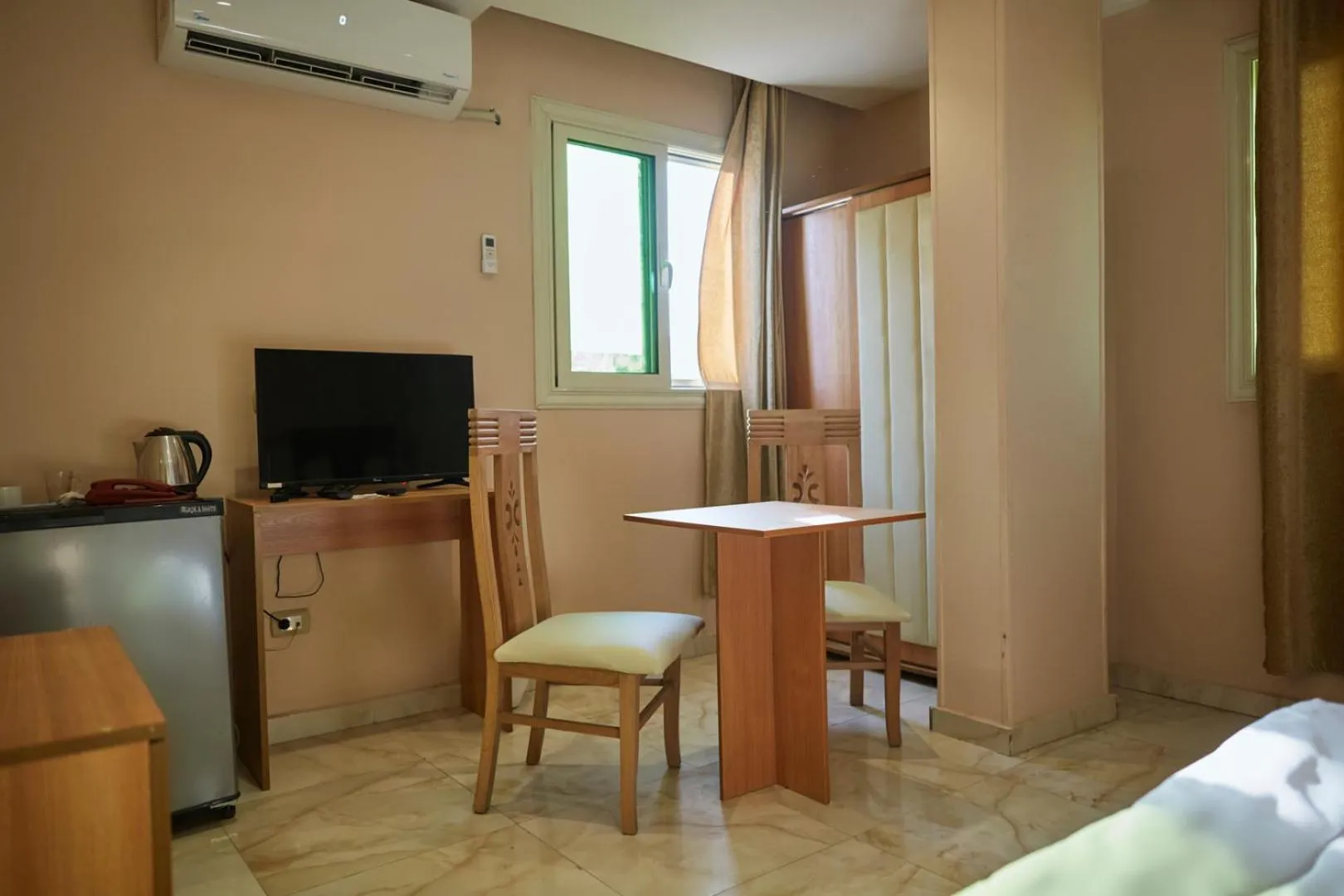 Communal lounge/ TV room in Grand Pyramid View Hotel