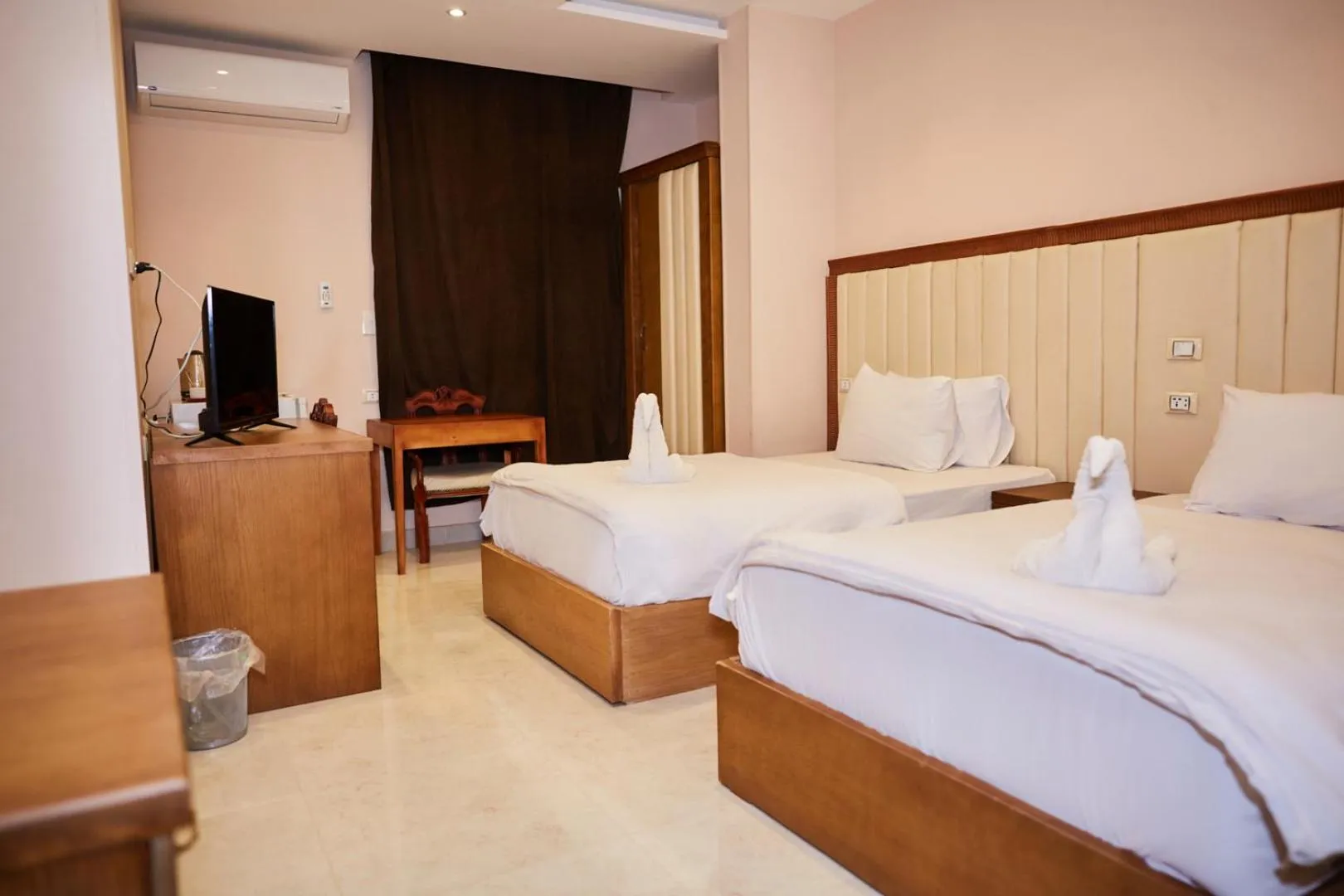 Bed in Grand Pyramid View Hotel