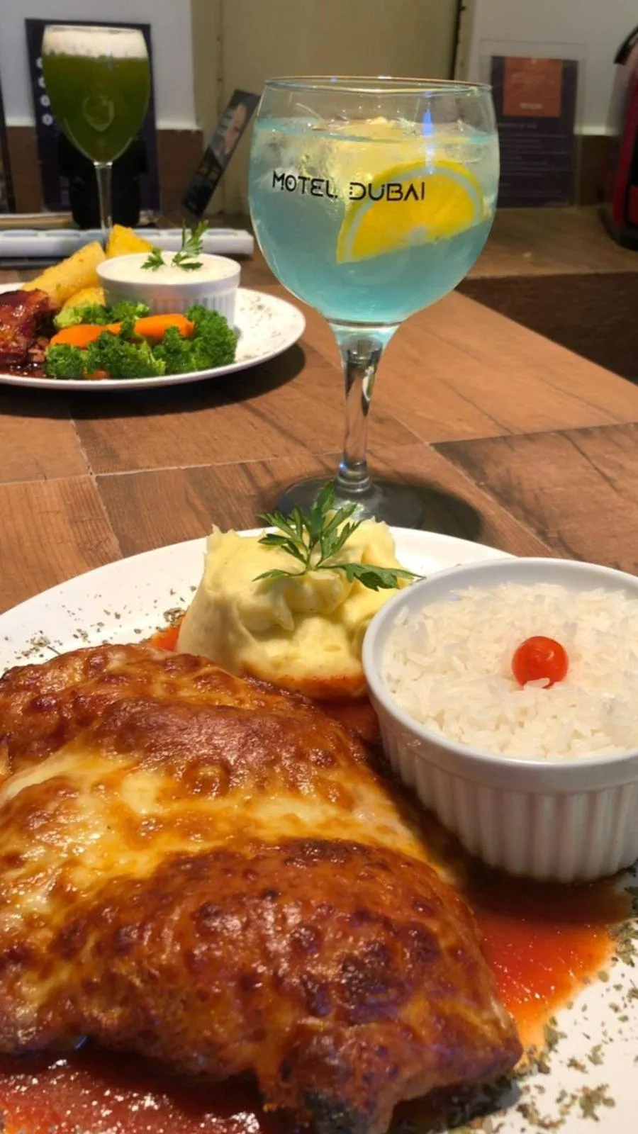 Restaurant/places to eat in Motel DUBAI BH