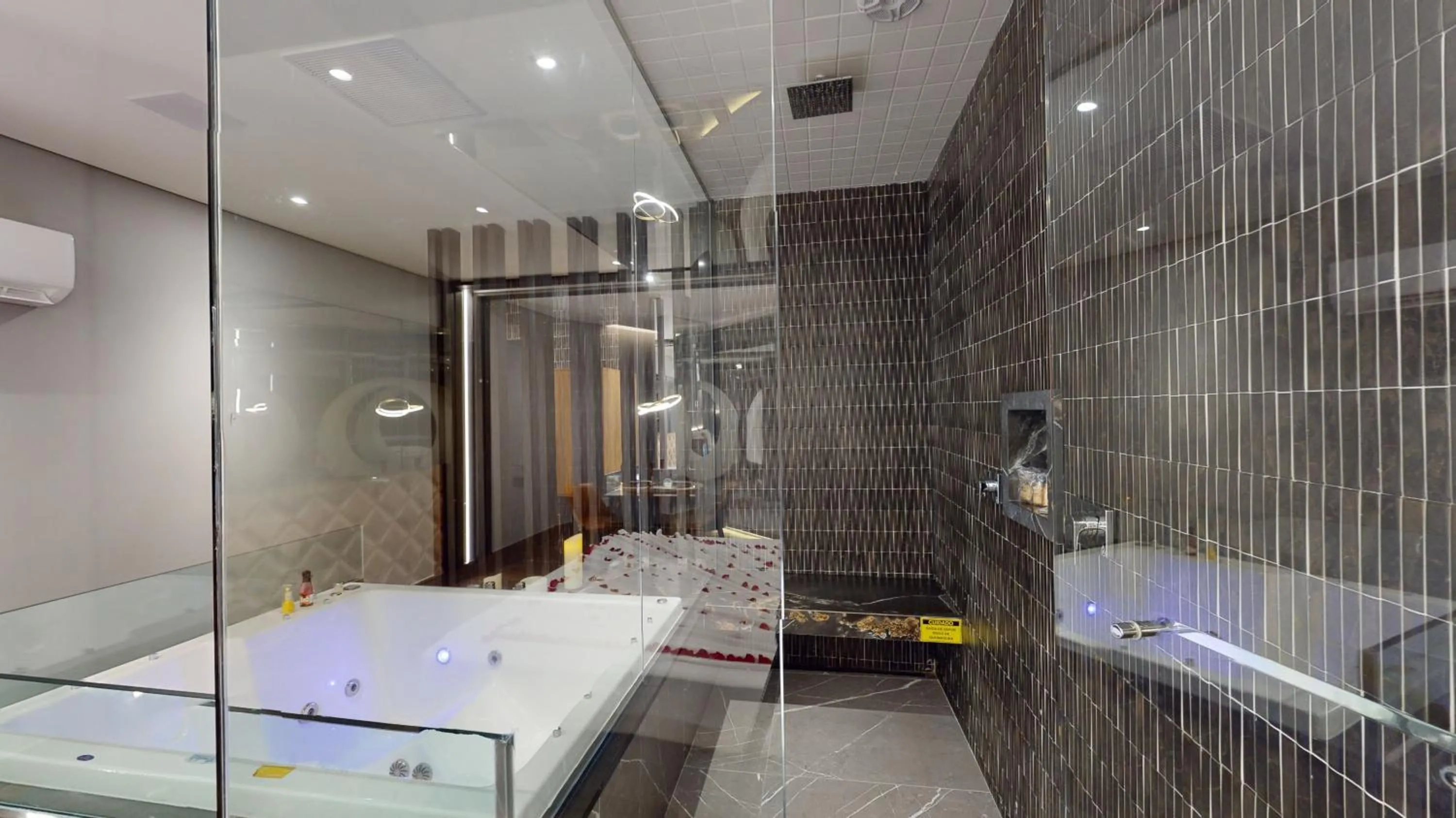 Bathroom in Motel DUBAI BH