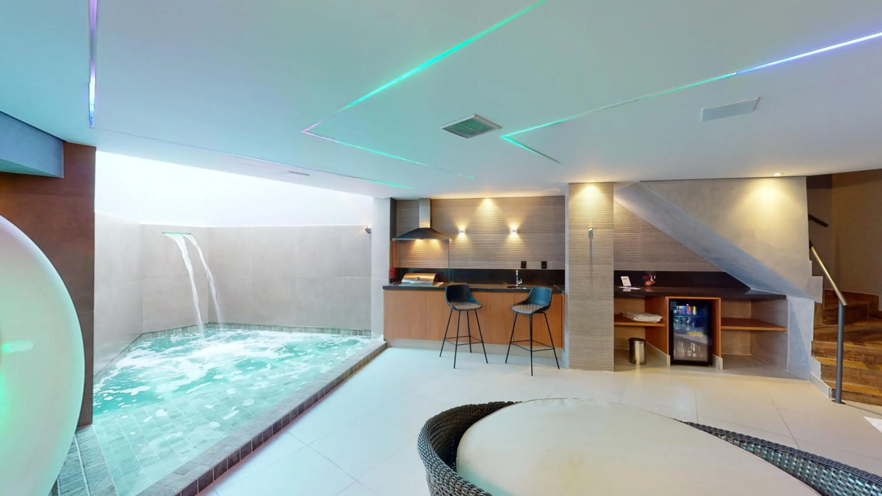 Swimming pool, Bed in Motel DUBAI BH