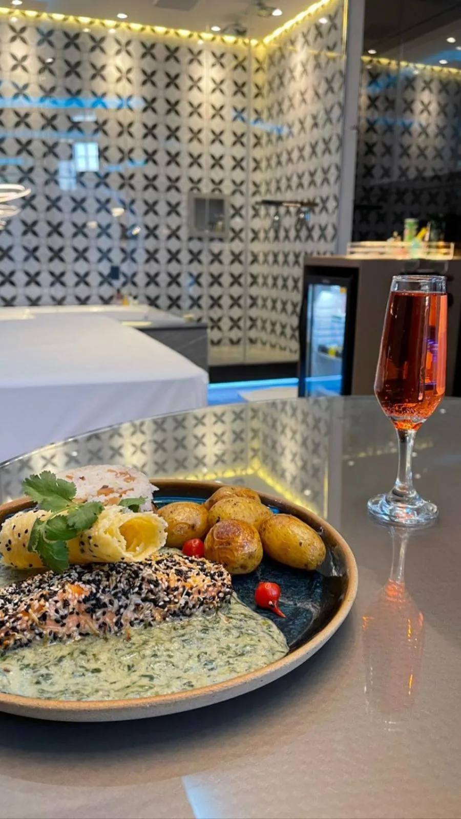 Restaurant/places to eat in Motel DUBAI BH