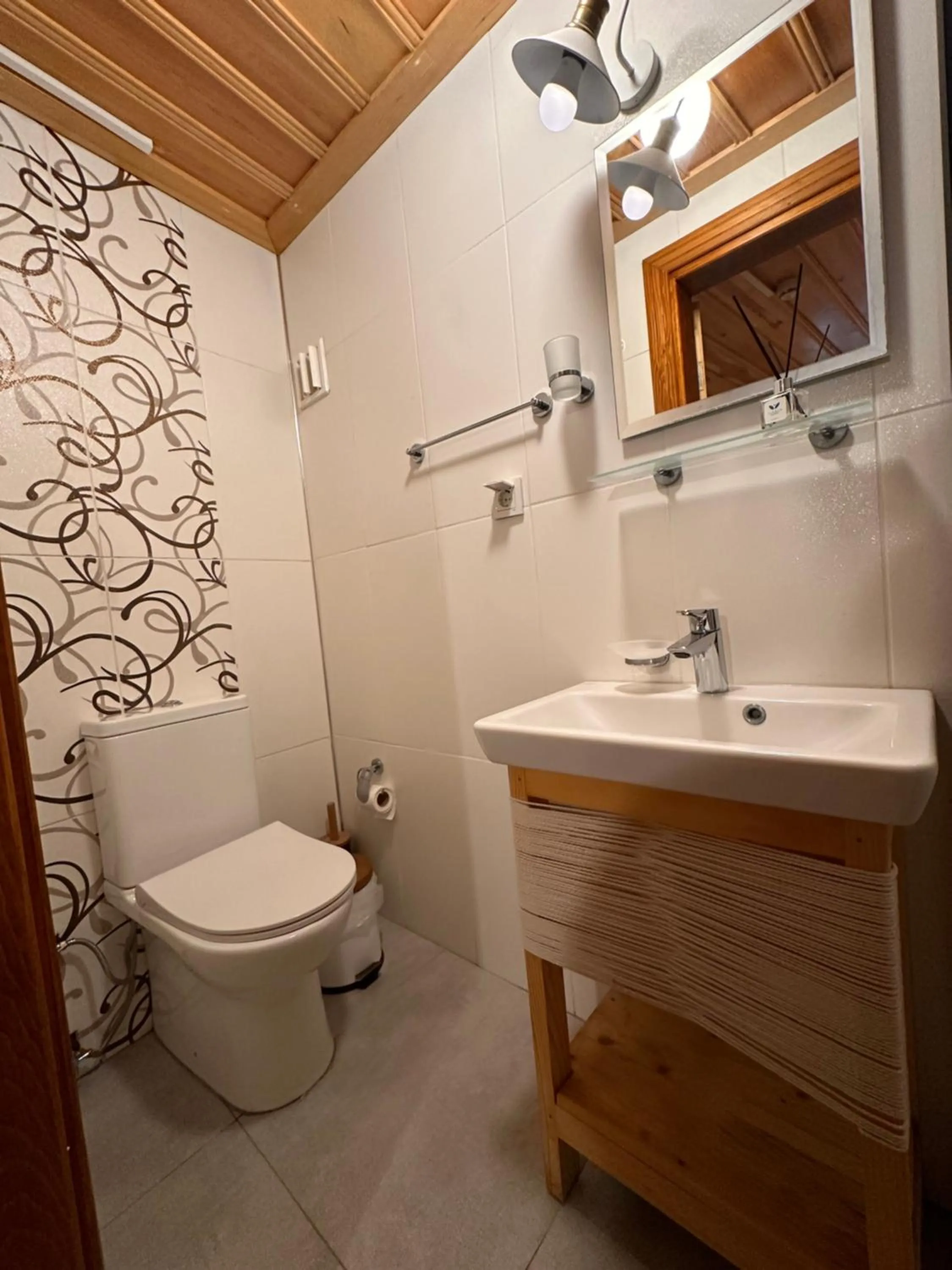 Toilet in Hanole Guest House