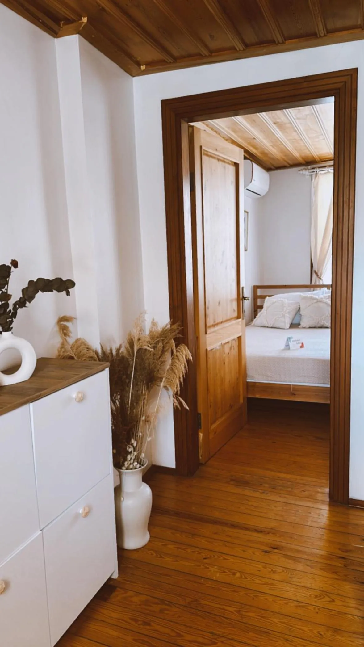 Decorative detail, Bed in Hanole Guest House