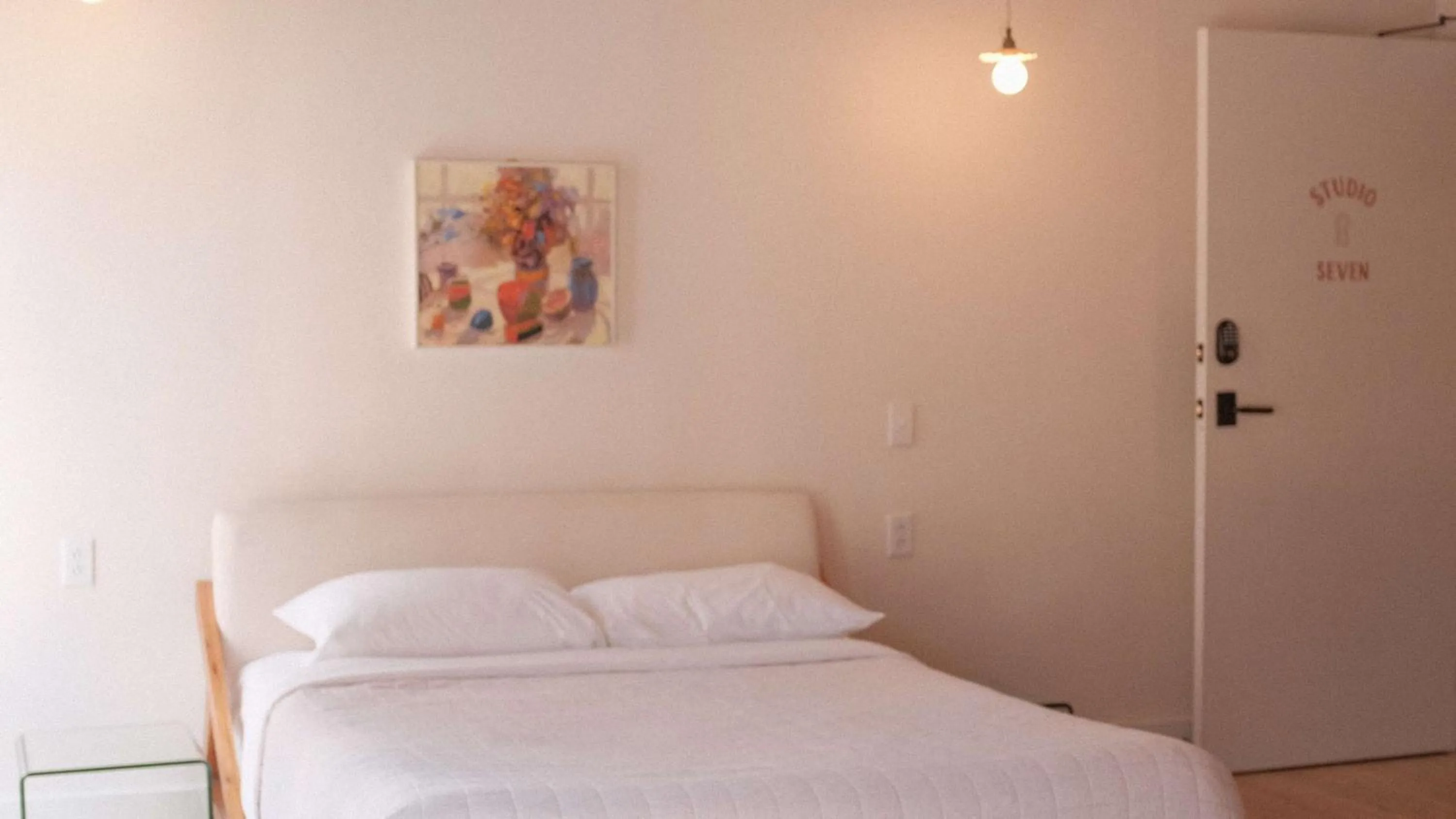 Bed in Hotel No-Vacancy