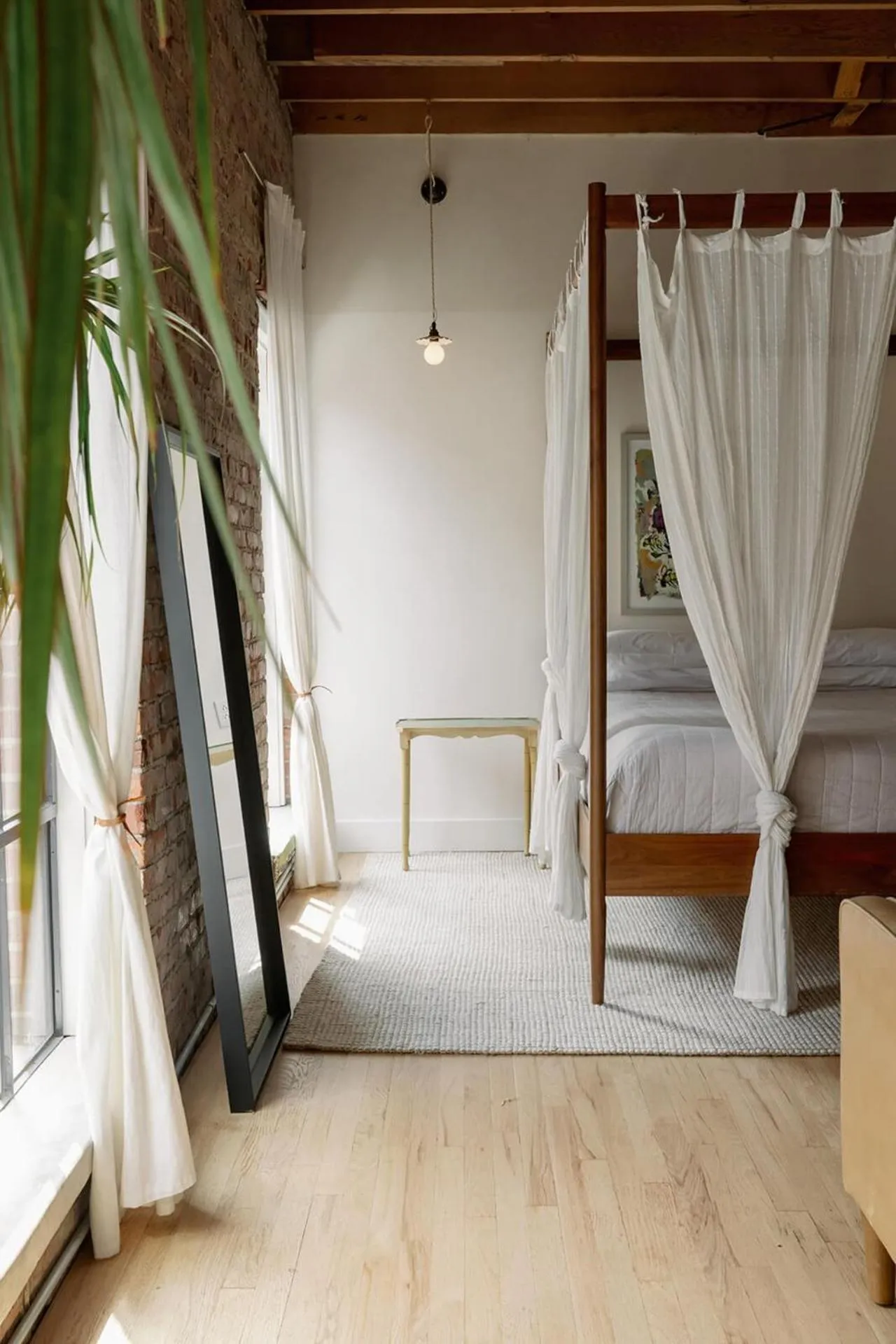 Bed in Hotel No-Vacancy