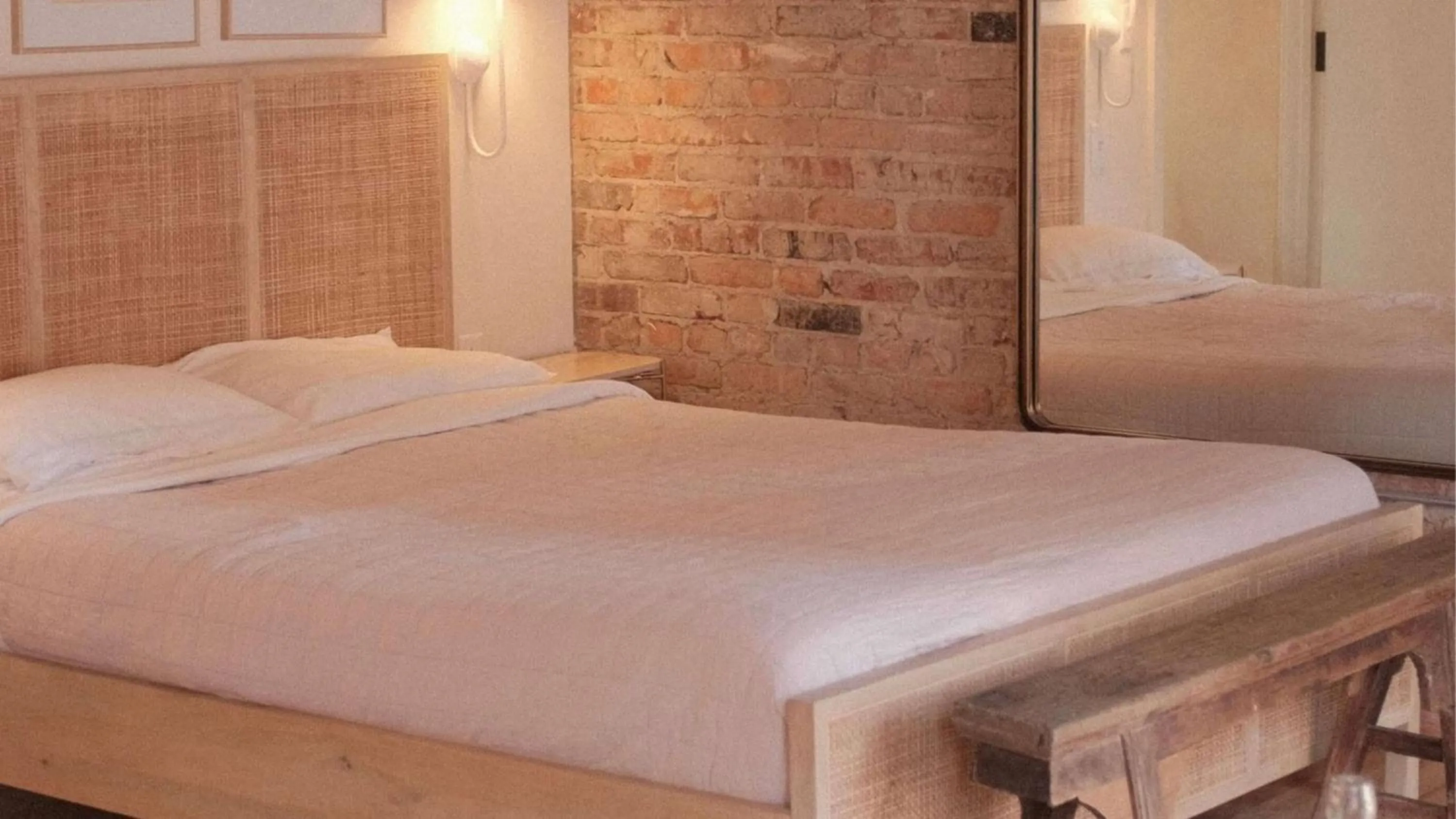 Bed in Hotel No-Vacancy