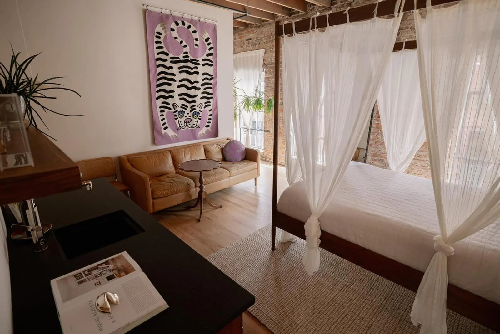 Bed in Hotel No-Vacancy