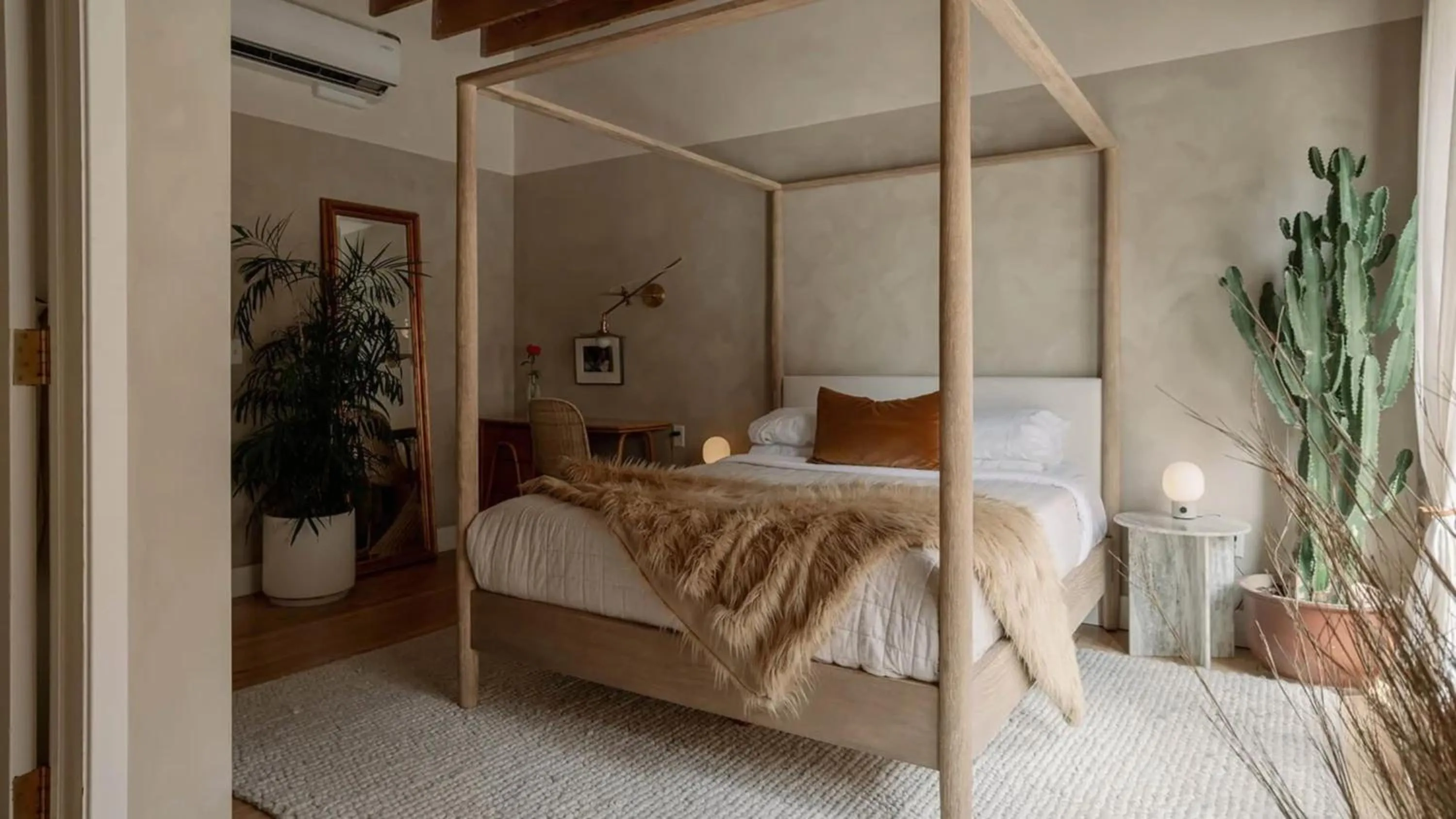 Bed in Hotel No-Vacancy