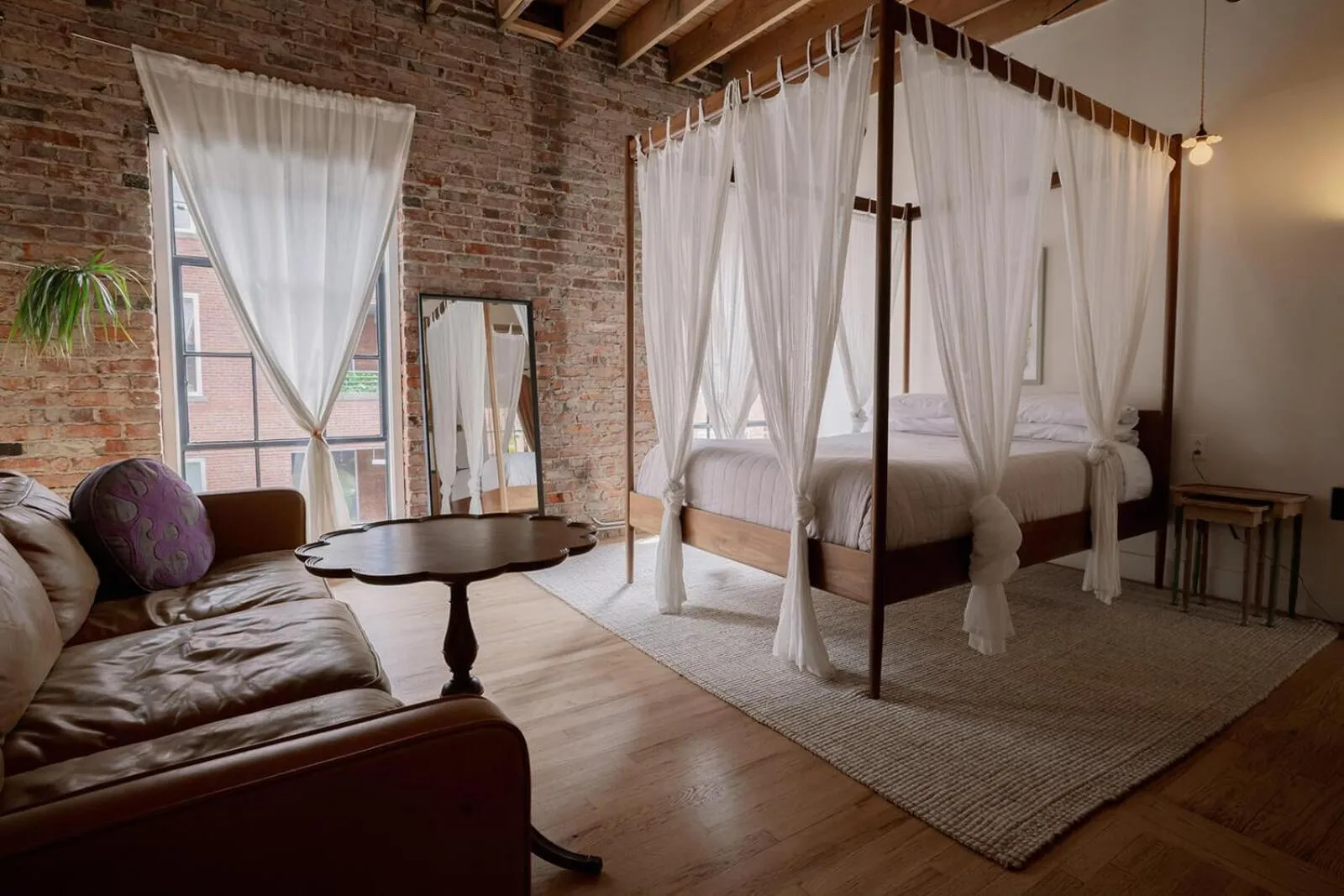 Bed in Hotel No-Vacancy