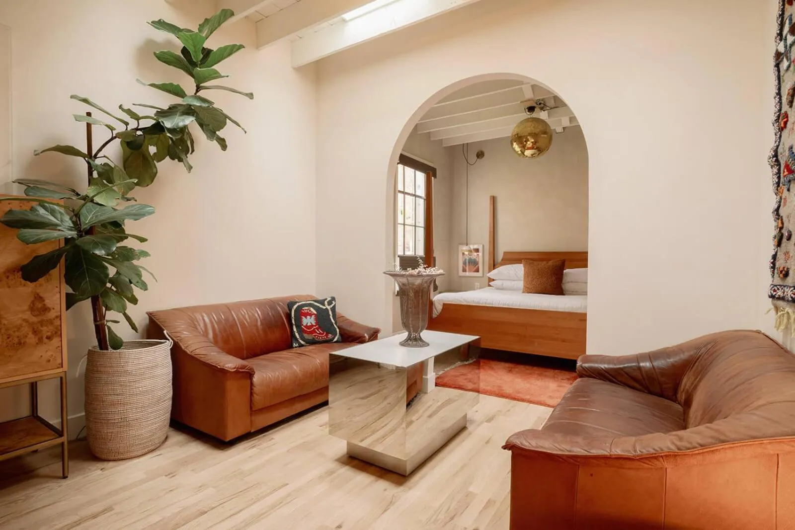 Bed in Hotel No-Vacancy