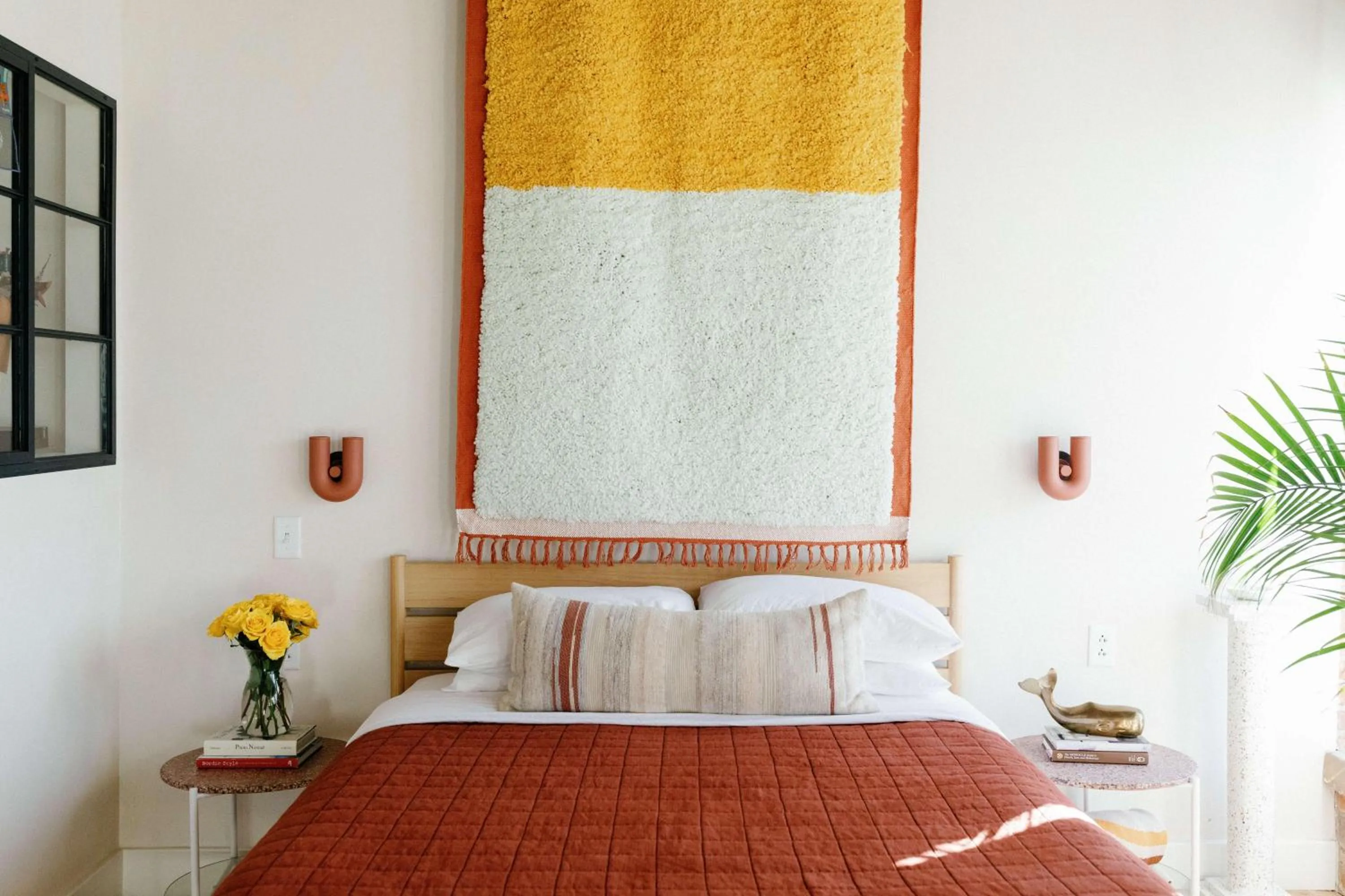 Bed in Hotel No-Vacancy