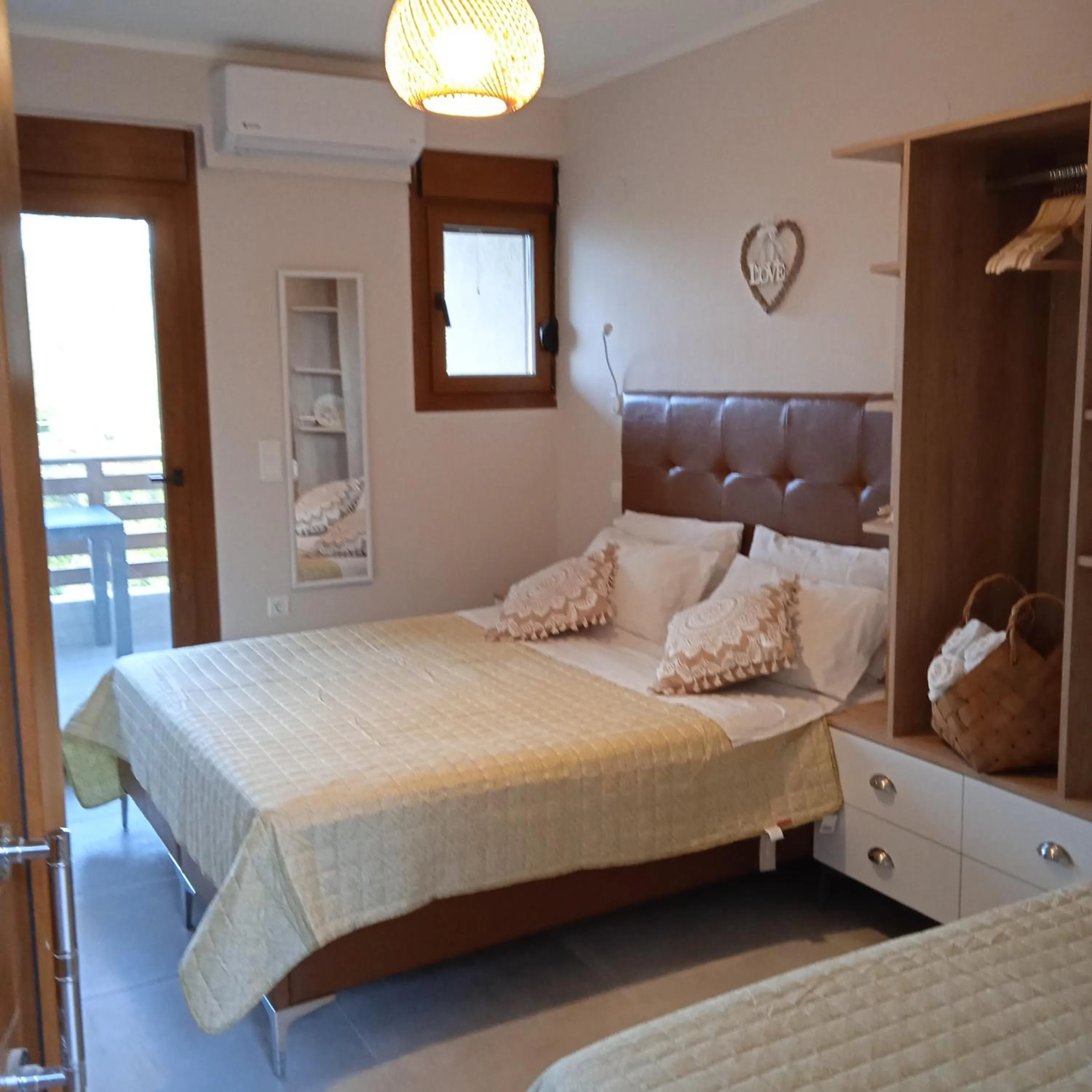Photo of the whole room, Bed in Porto Athos apartments
