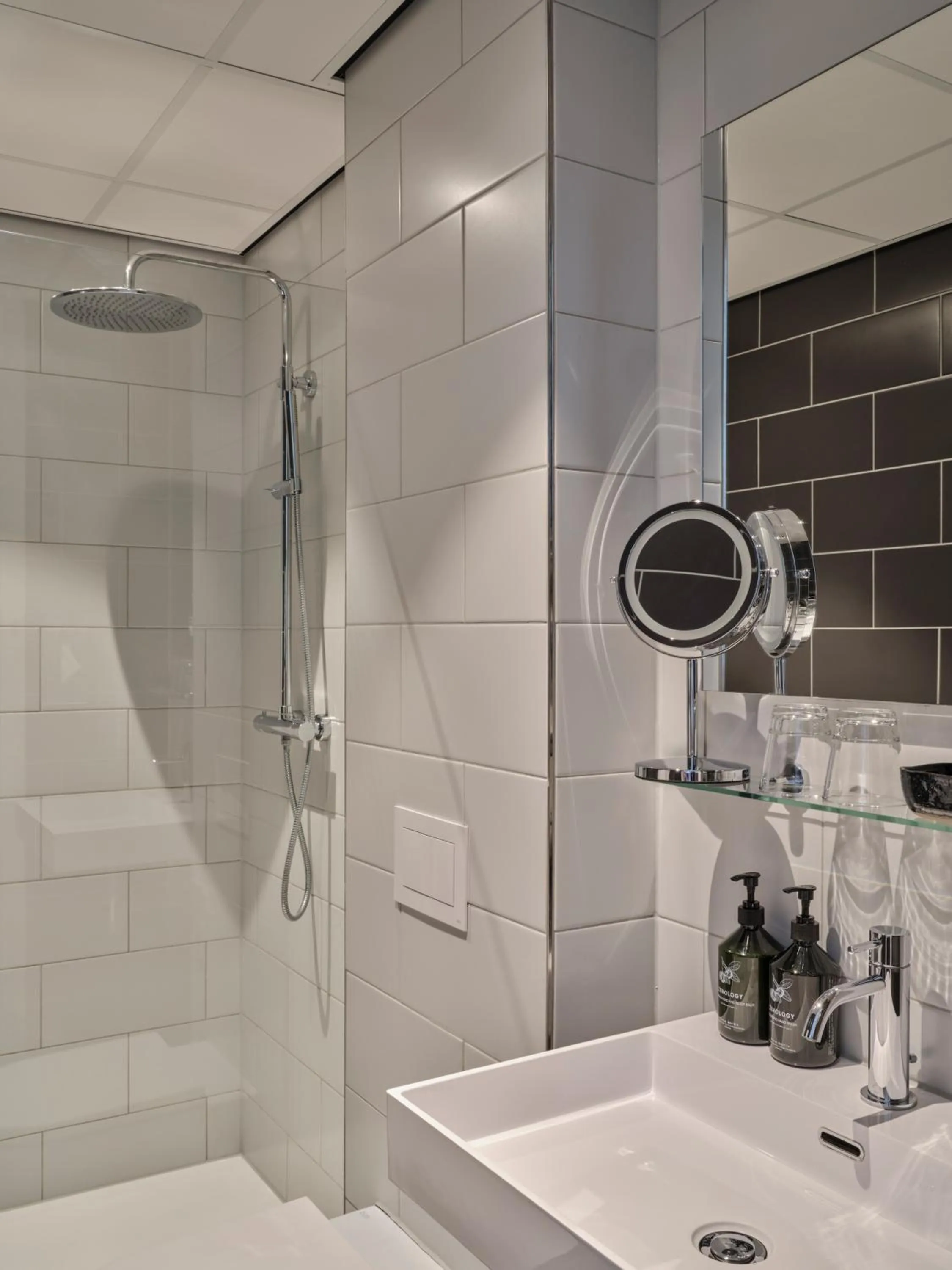 Bathroom in Park Centraal Den Haag, part of Sircle Collection