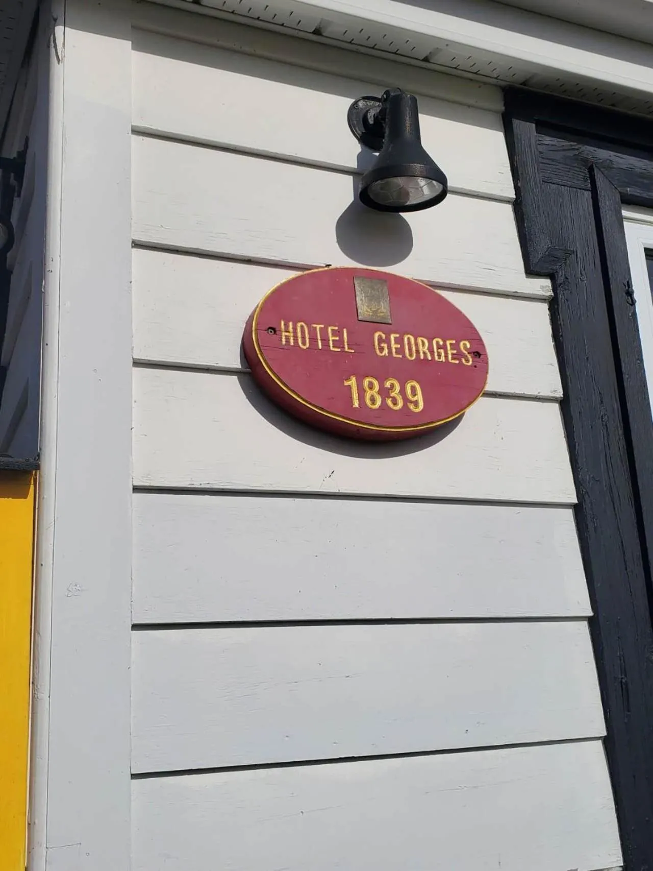 Property logo or sign in Hotel - Motel Georges