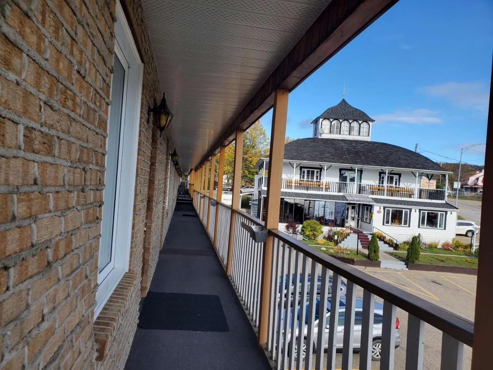 Property building in Hotel - Motel Georges