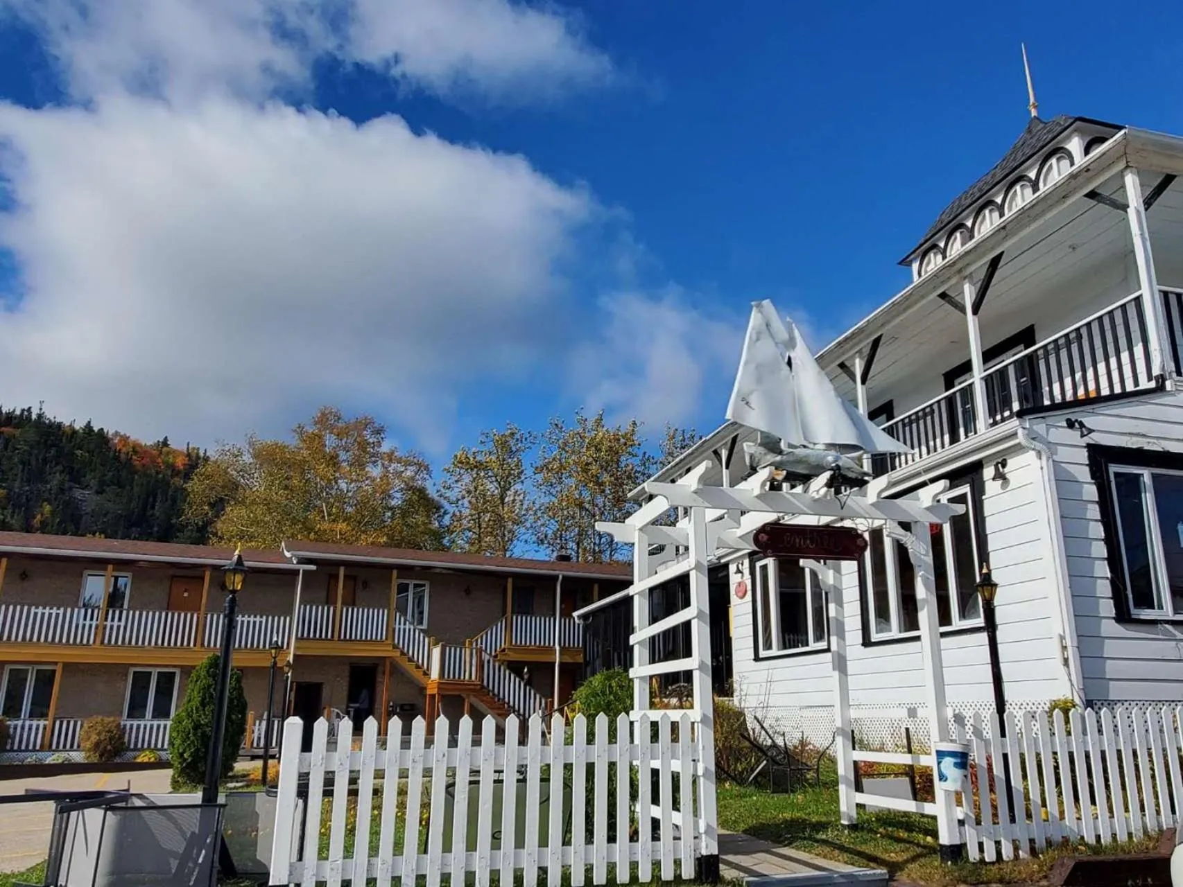 Property building in Hotel - Motel Georges