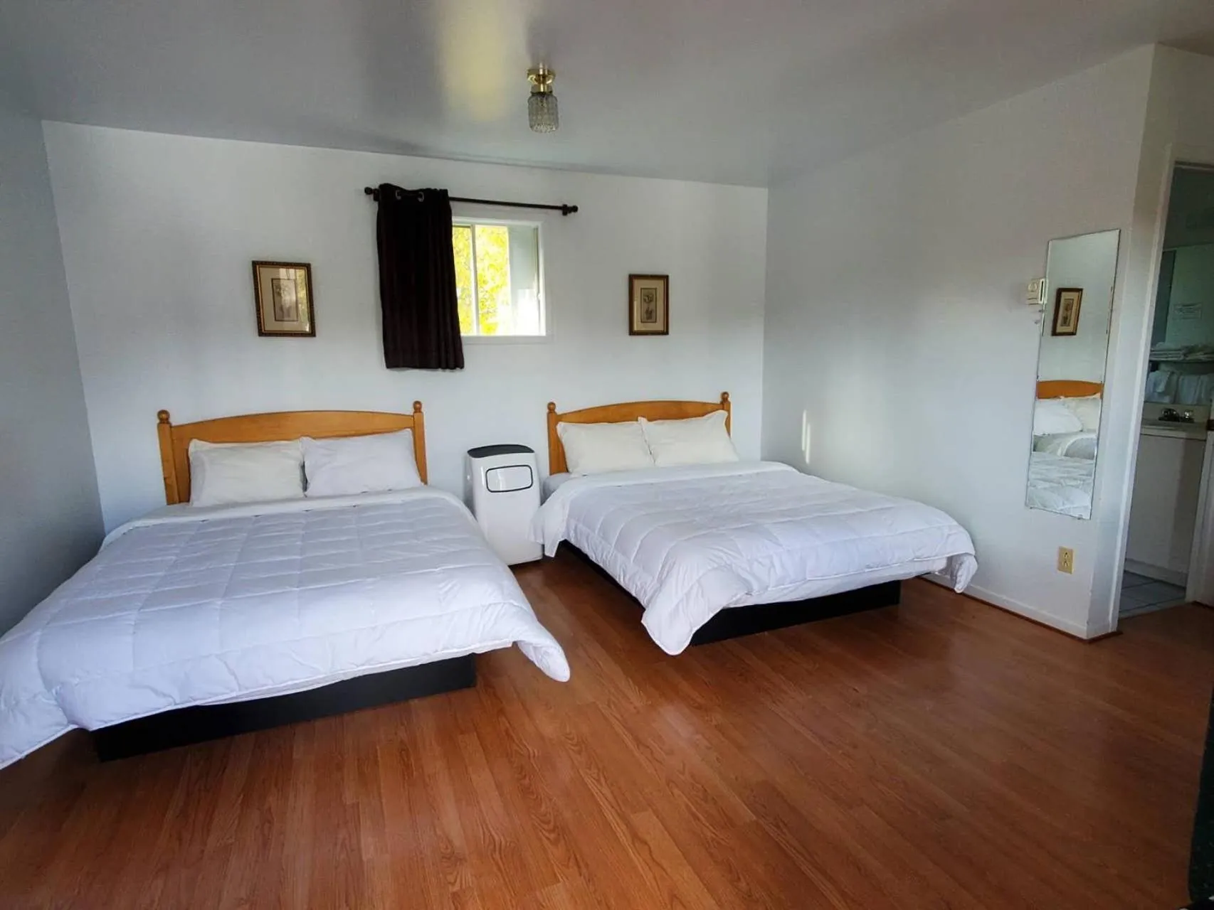 Double Room with Two Double Beds in Hotel - Motel Georges
