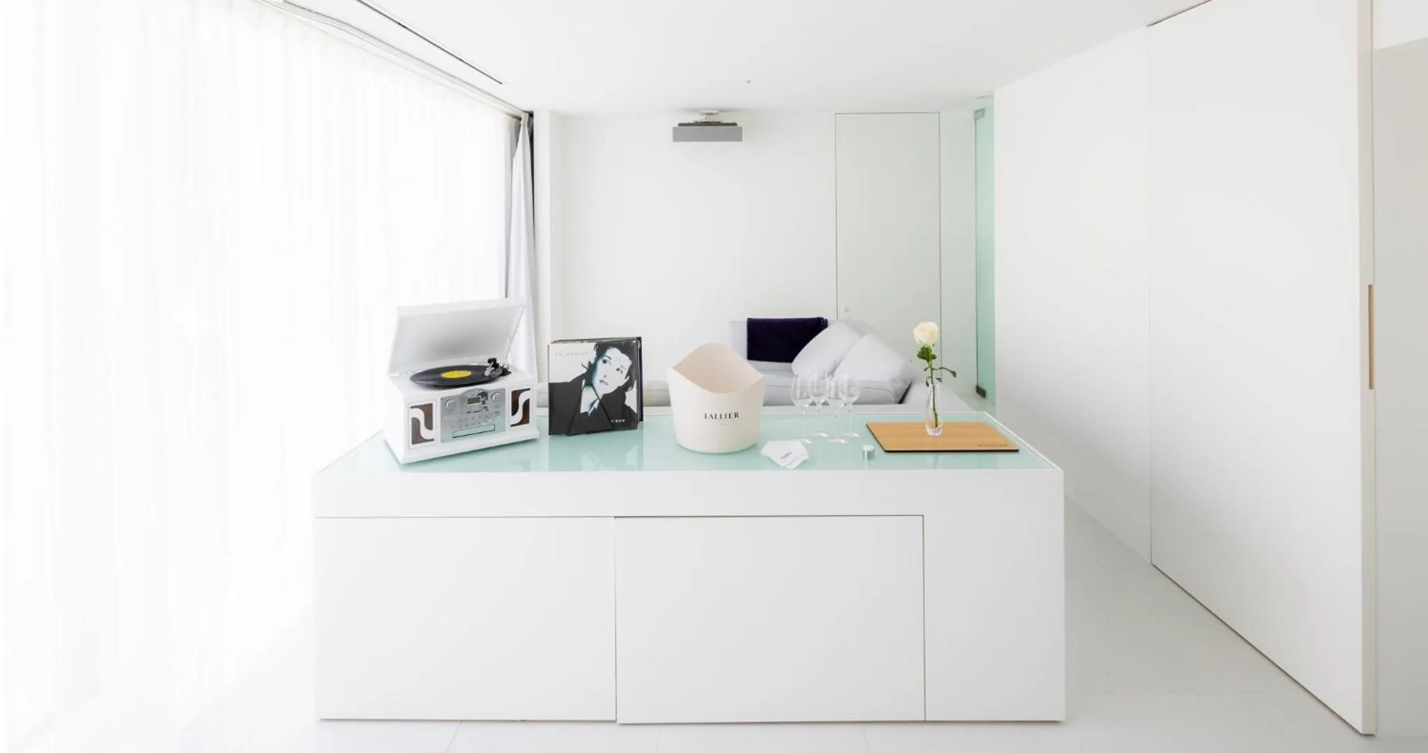 Living room in CUVEE J2 HOTEL OSAKA by Onko Chishin